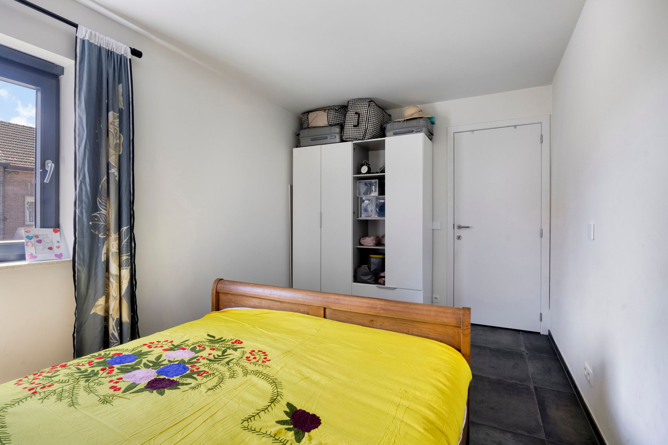 Recent appartement met 2 slaapkamers & parking foto 11