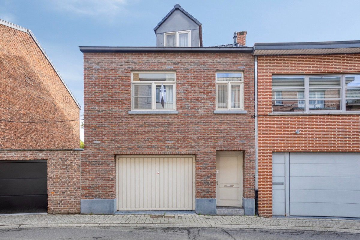 Charmante, volledige instapklare woning met twee slaapkamers en een inpandige garage in hartje Tongeren foto 2
