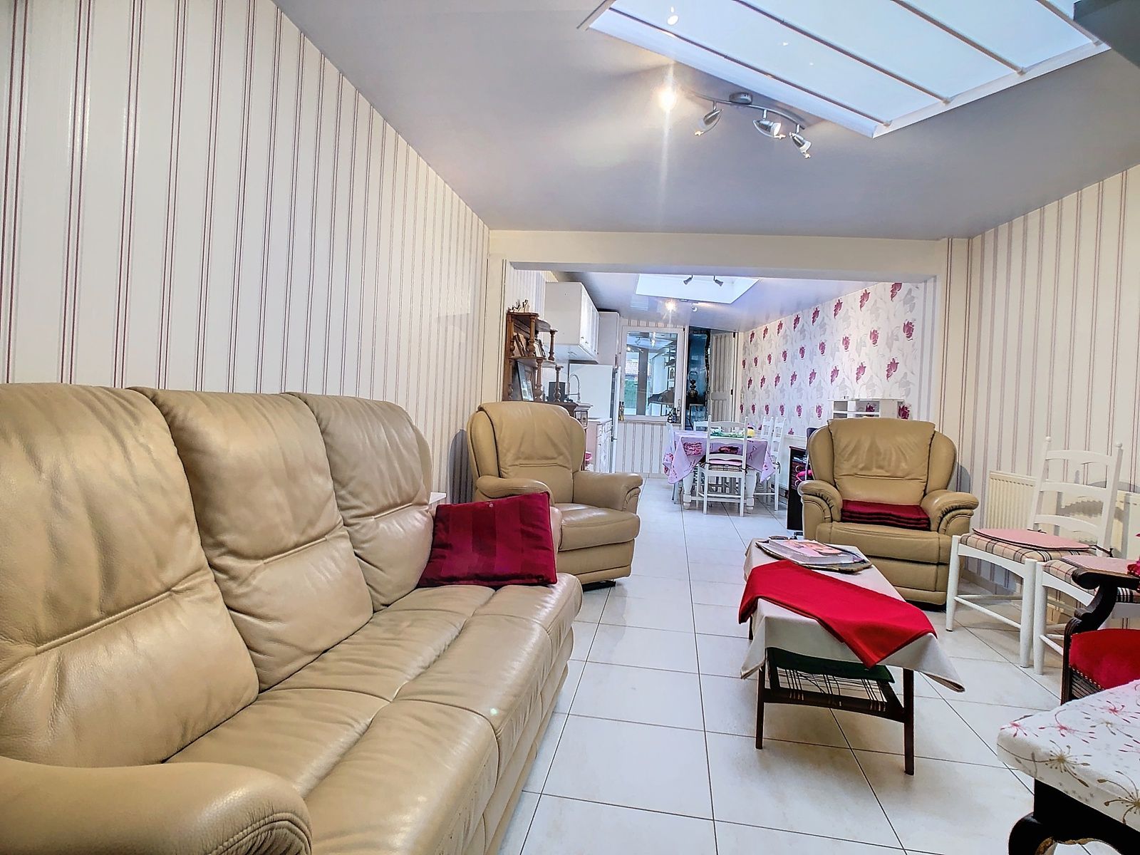 Huis en app. met 2 huisnrs., toonzaal, garage in centrum   foto 2