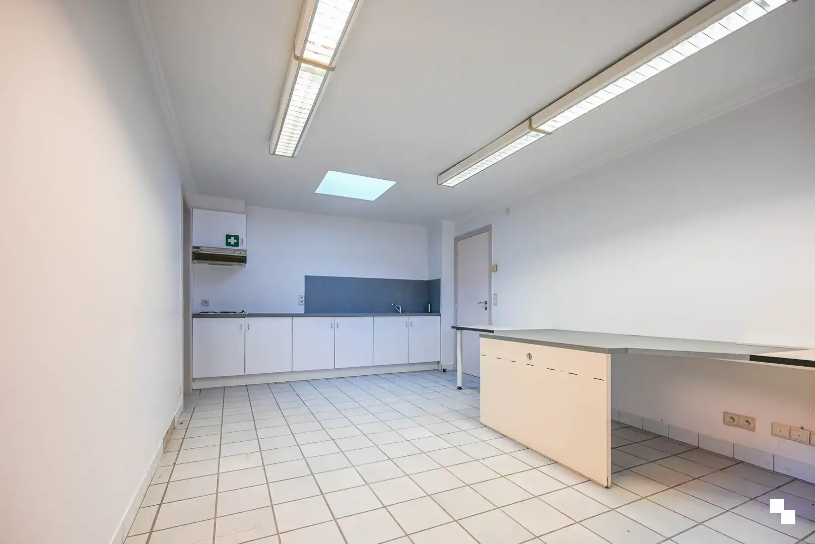 Commerciële ruimte van 114 m² met garagebox in centrum Izegem foto 11