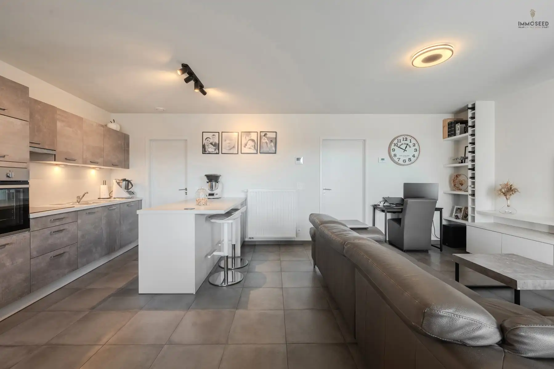 Ruim 2-slaapkamerappartement met zonneterras en eigen autostaanplaats foto 2