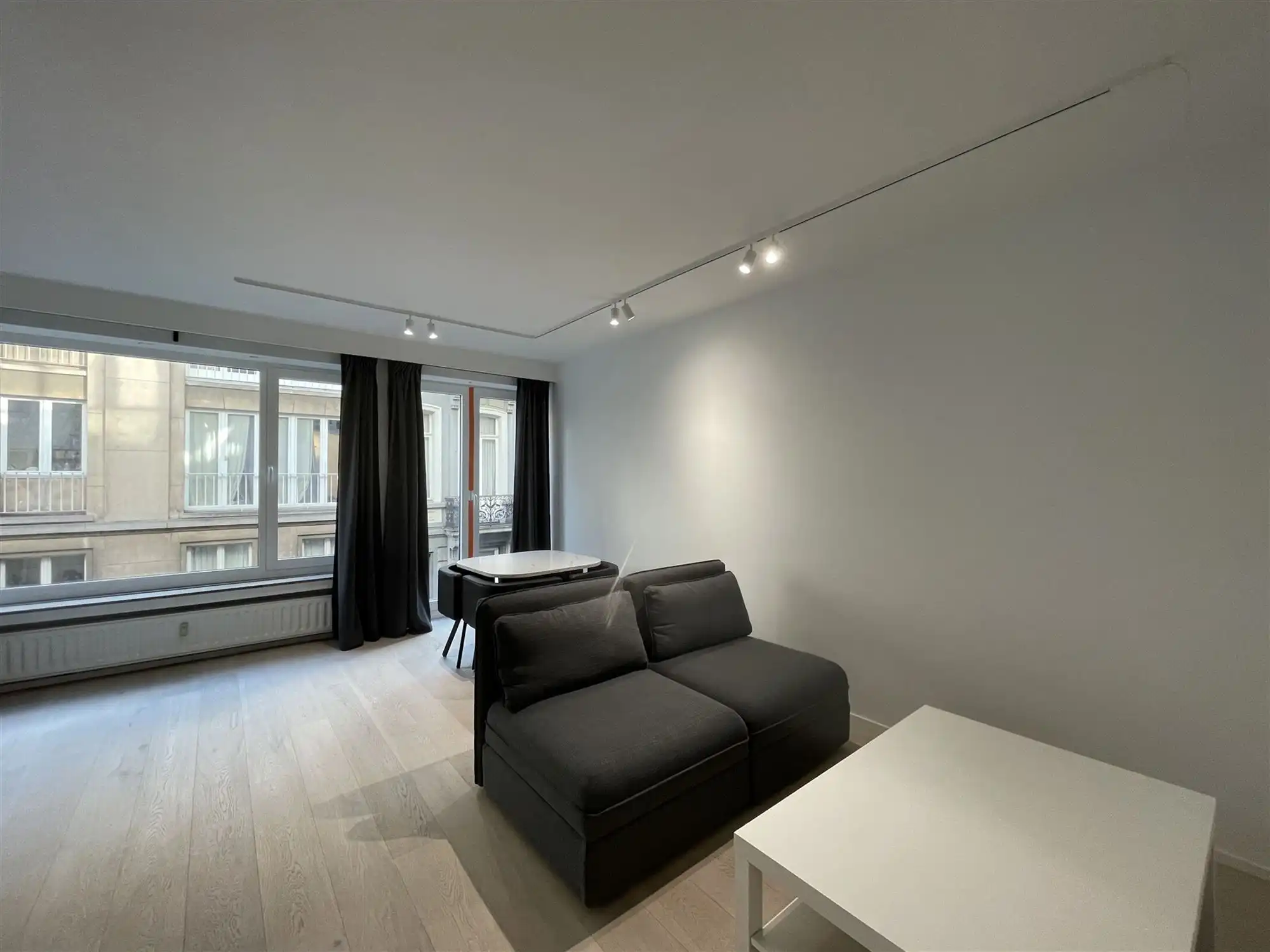 Studio foto {{pictureIndex}}