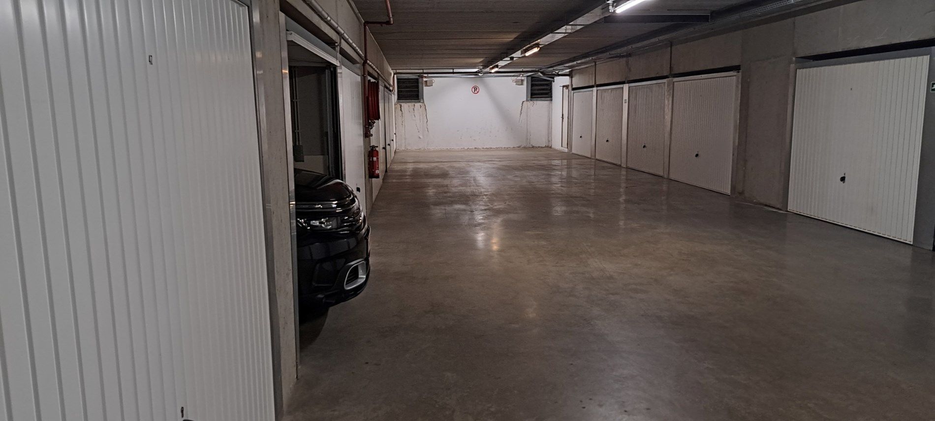 Zeer ruime gesloten garagebox! foto 16