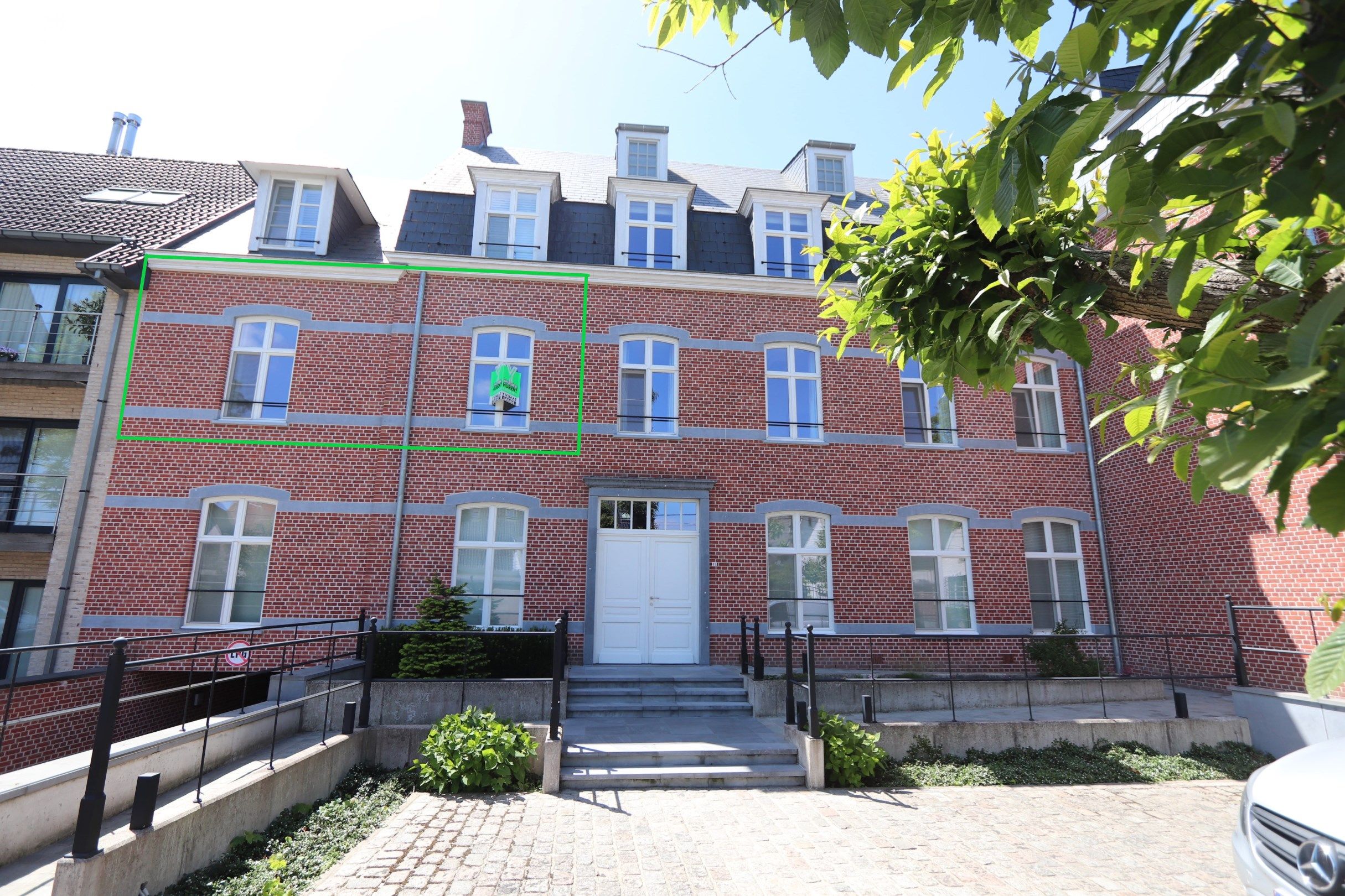 PRACHTIG NIEUWBOUWAPPARTEMENT foto {{pictureIndex}}