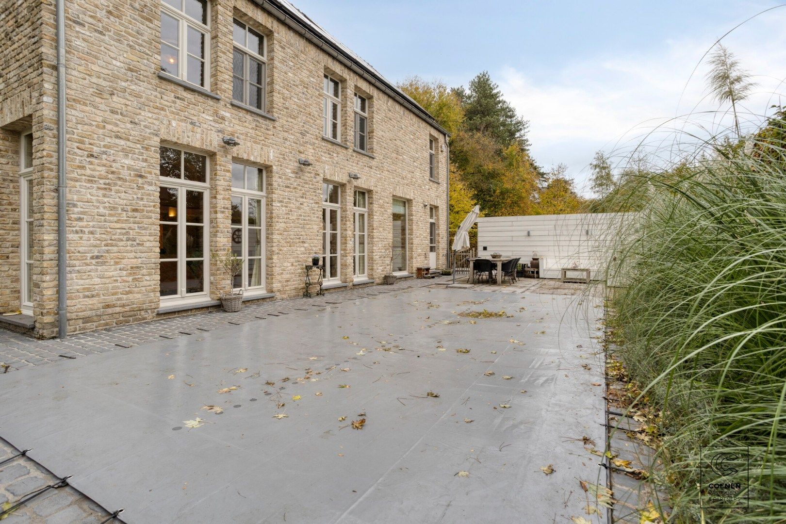 Prachtige woning met een bew. opp. van 302 m², 6 slpk, 3 bk en prachtige tuin met zwembad  foto 35