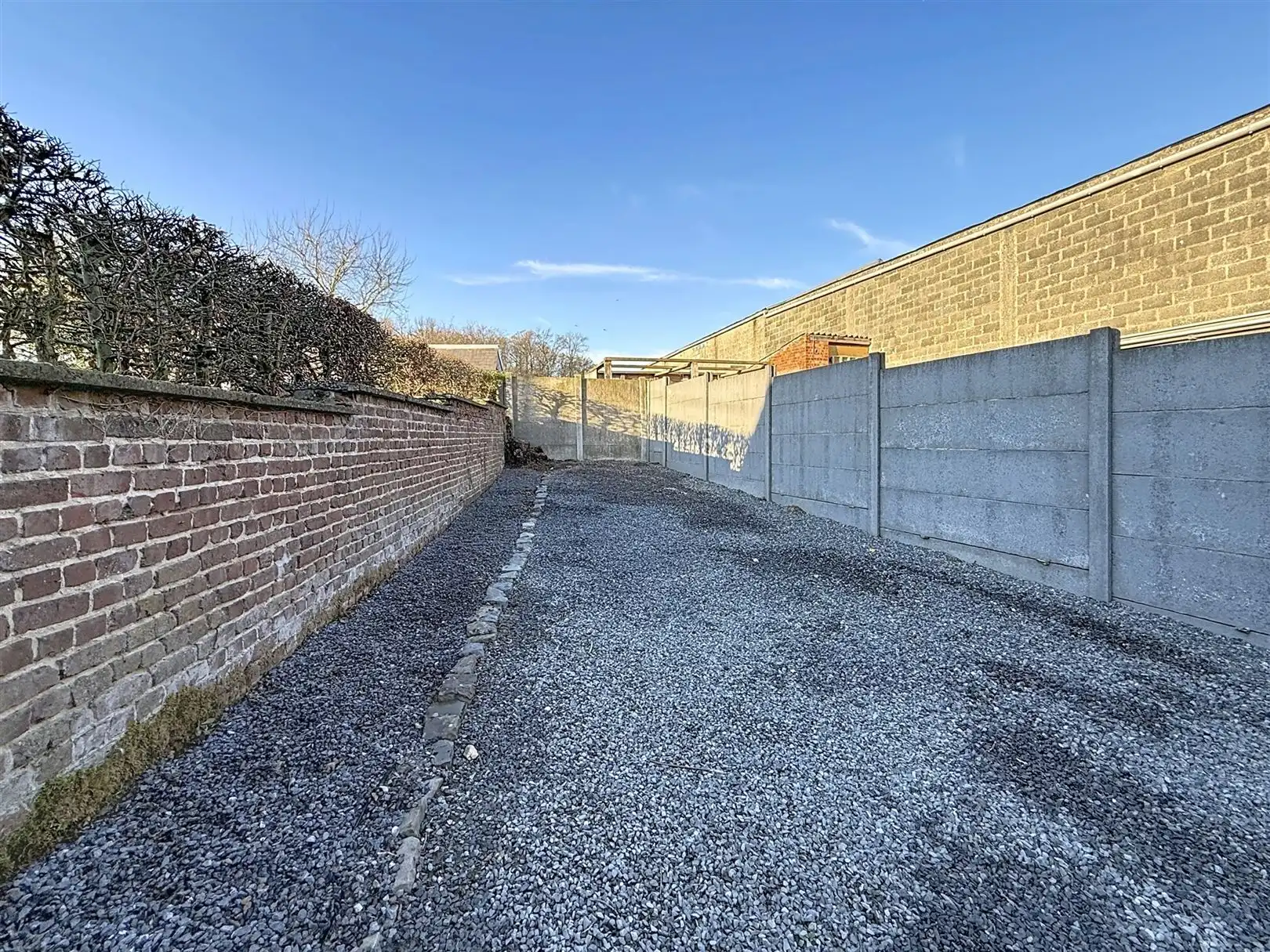 Halfopen bebouwing met 2 slpks, terras, garage foto 5