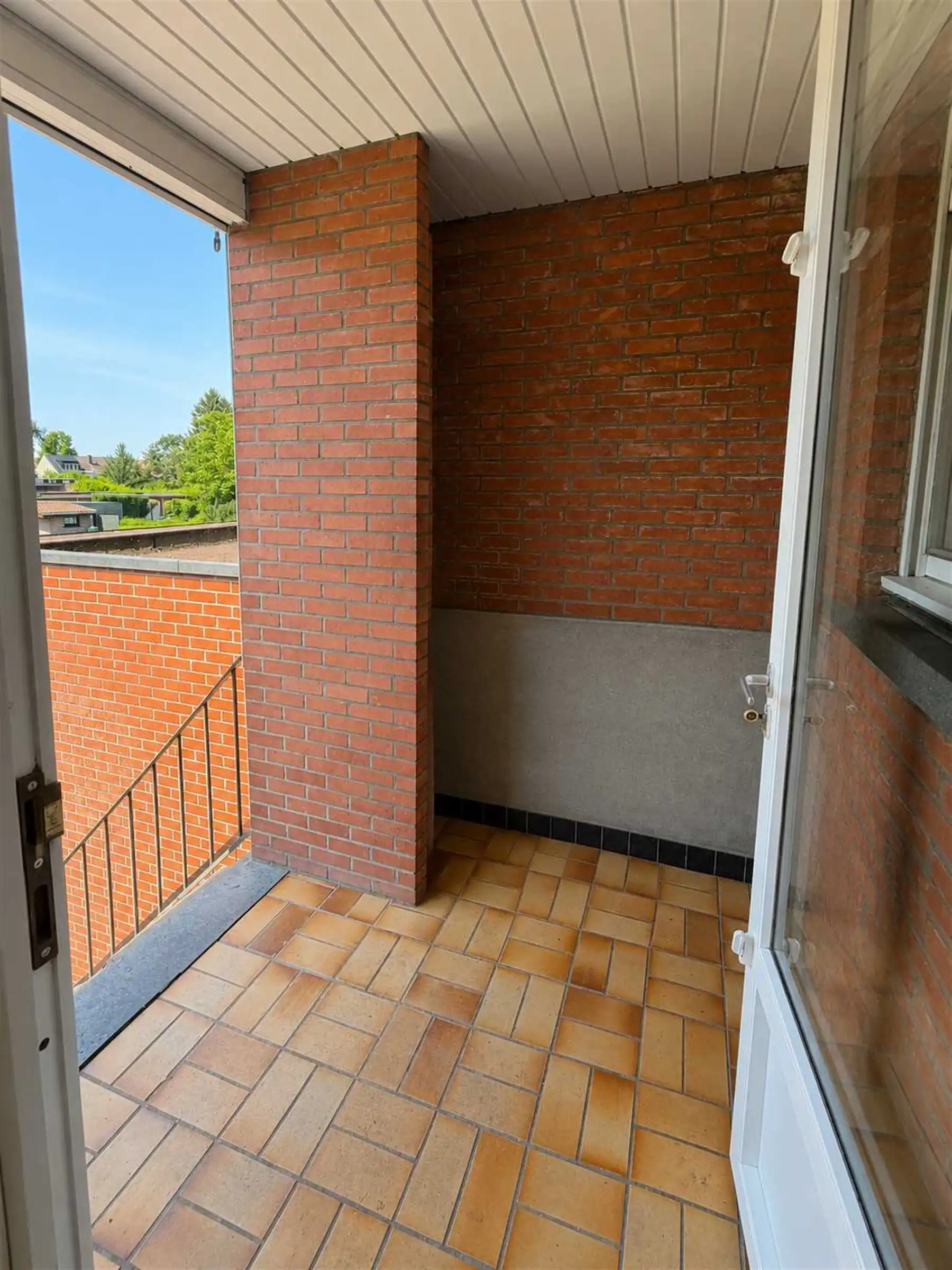 Bel-etage met 3 slk, ruime leefruimte en grote tuin. foto 10