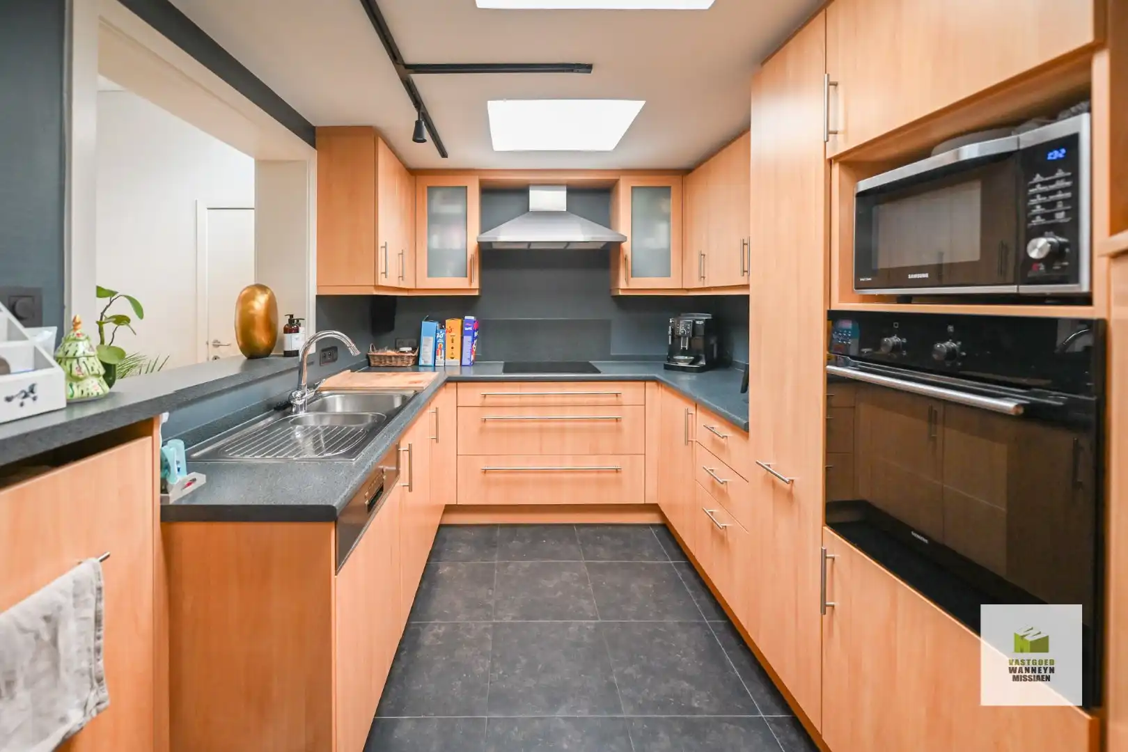 Centraal gelegen gezinswoning met 4 slaapkamer en ruim (230m2) polyvalent bijgebouw te Wingene foto 6