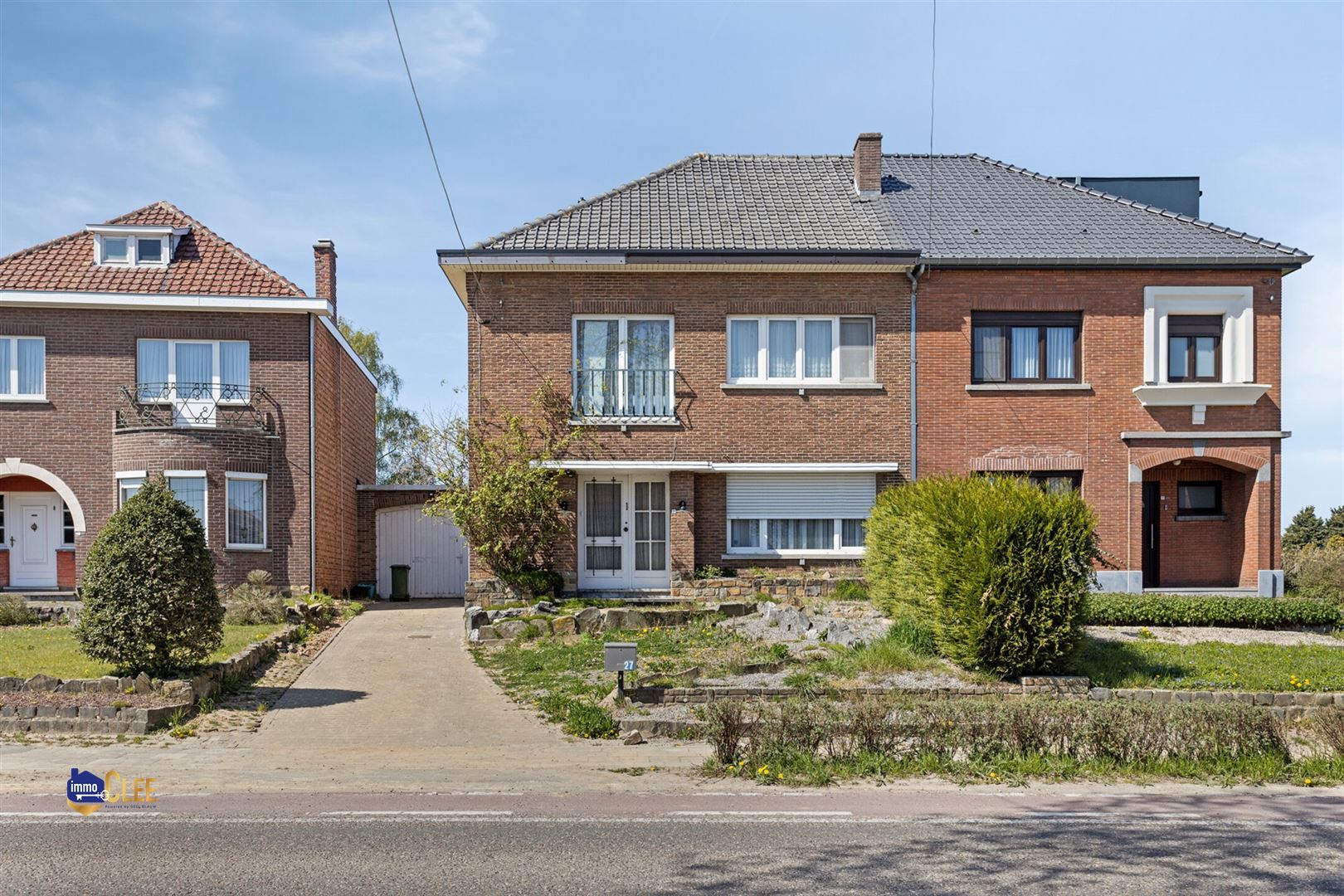 Hoofdfoto van de publicatie: Karaktervolle gezinswoning in Brustem met ruime tuin & veel potentieel