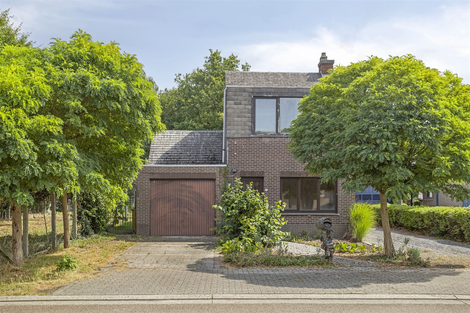 Hoofdfoto van de publicatie: Te renoveren woning op een perceel van 11a33ca!