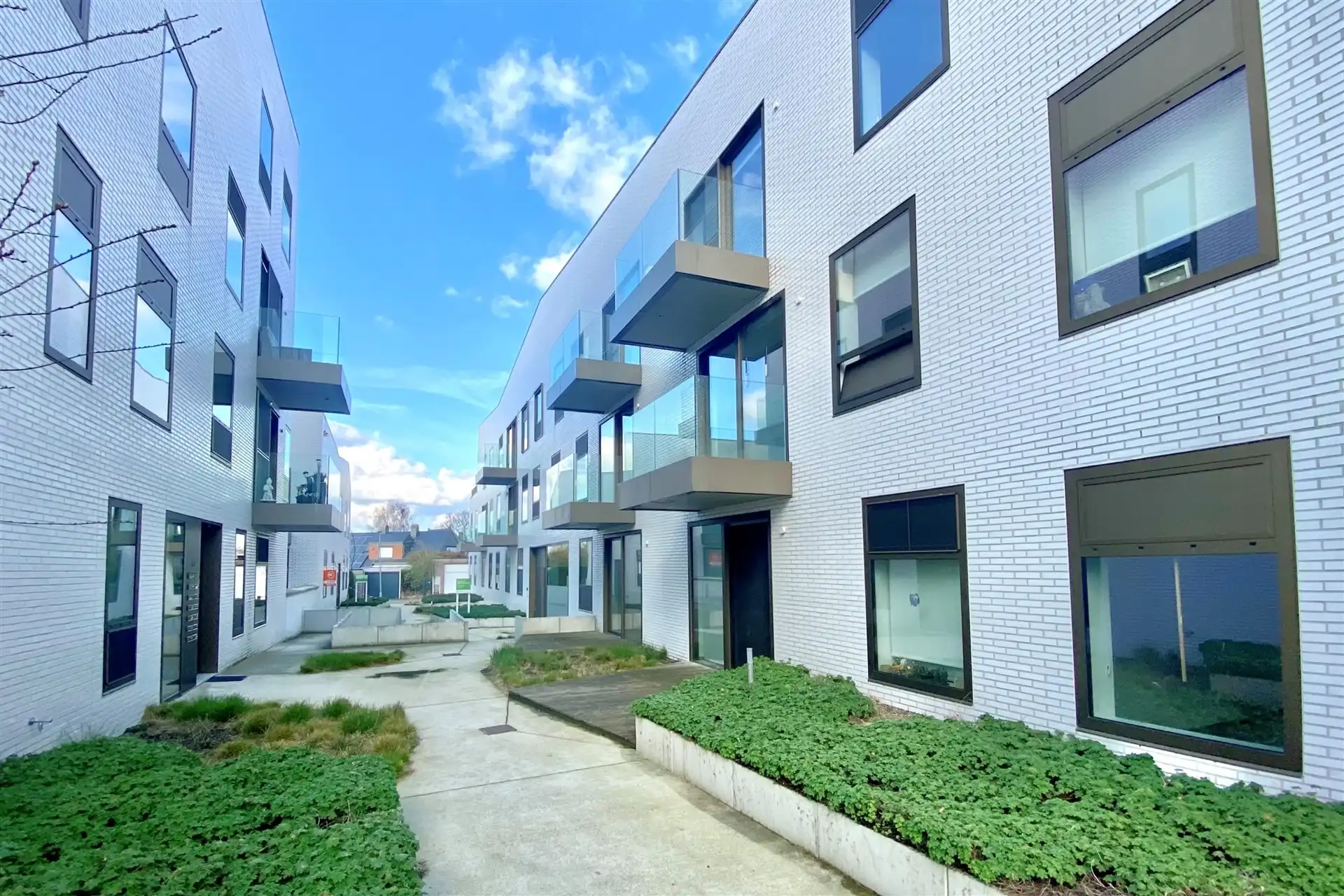 Assistentiewoning 2 slpk, terras en parking foto {{pictureIndex}}