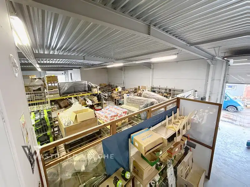 🏭 Multifunctioneel industriepand met loods, woon-/atelierinrichting en uitbreidingspotentieel met een totale nuttige oppervlakte van 1300m² ! foto 7