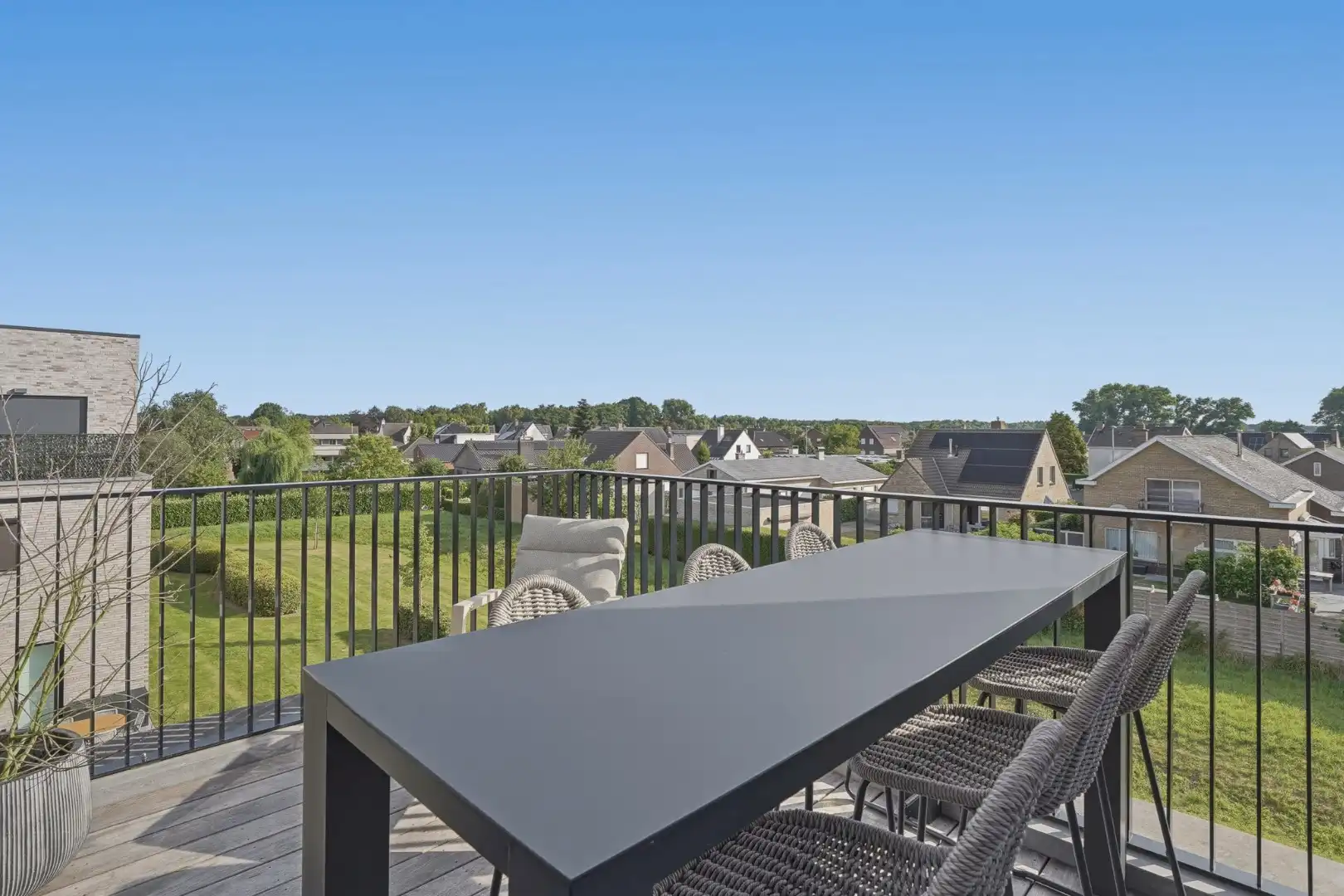 Prachtig instapklaar appartement met terras, groen zicht en autostaanplaats foto 11