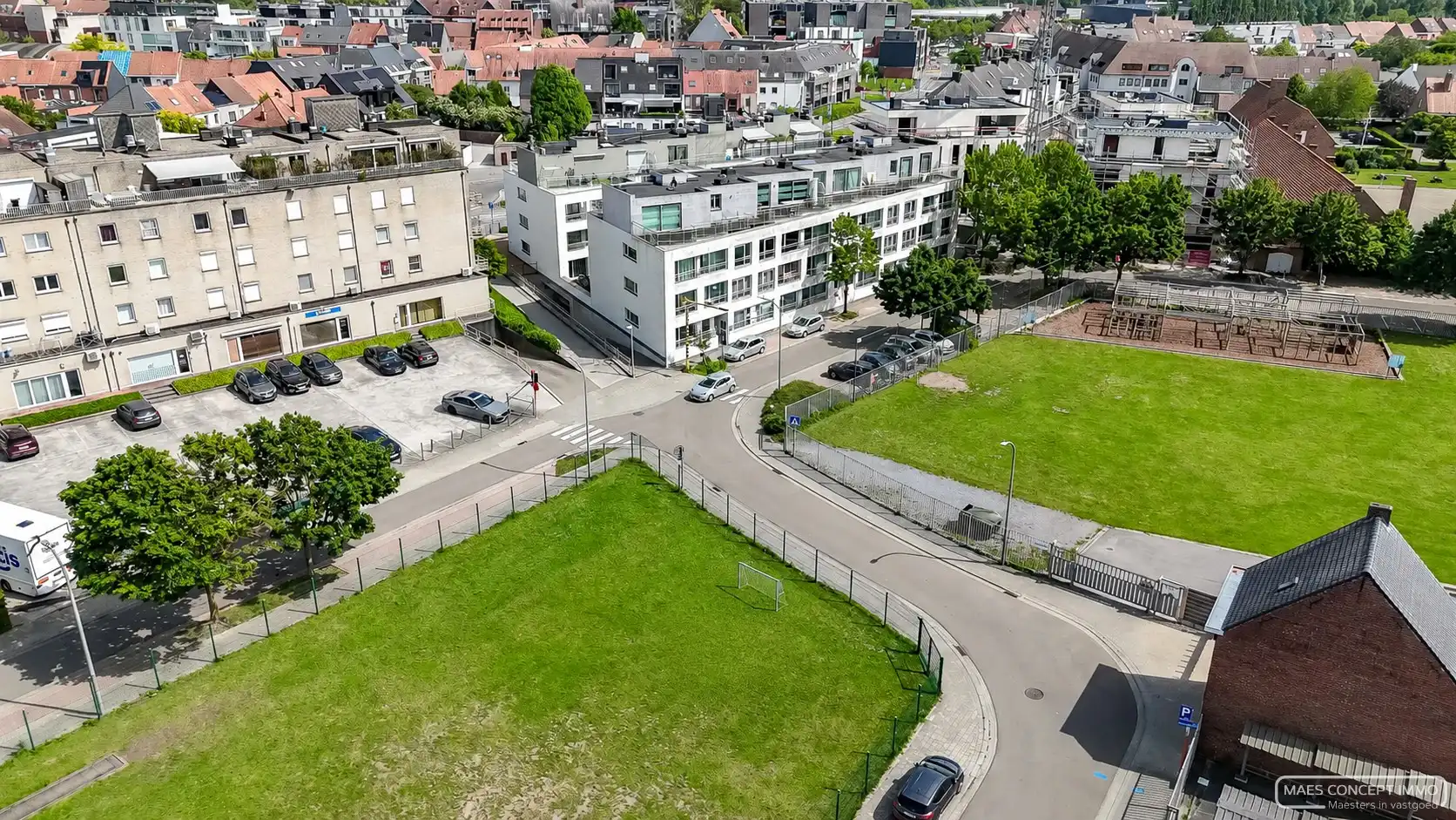 Instapklaar 2-slaapkamerappartement met terrassen in hartje Waregem foto 8