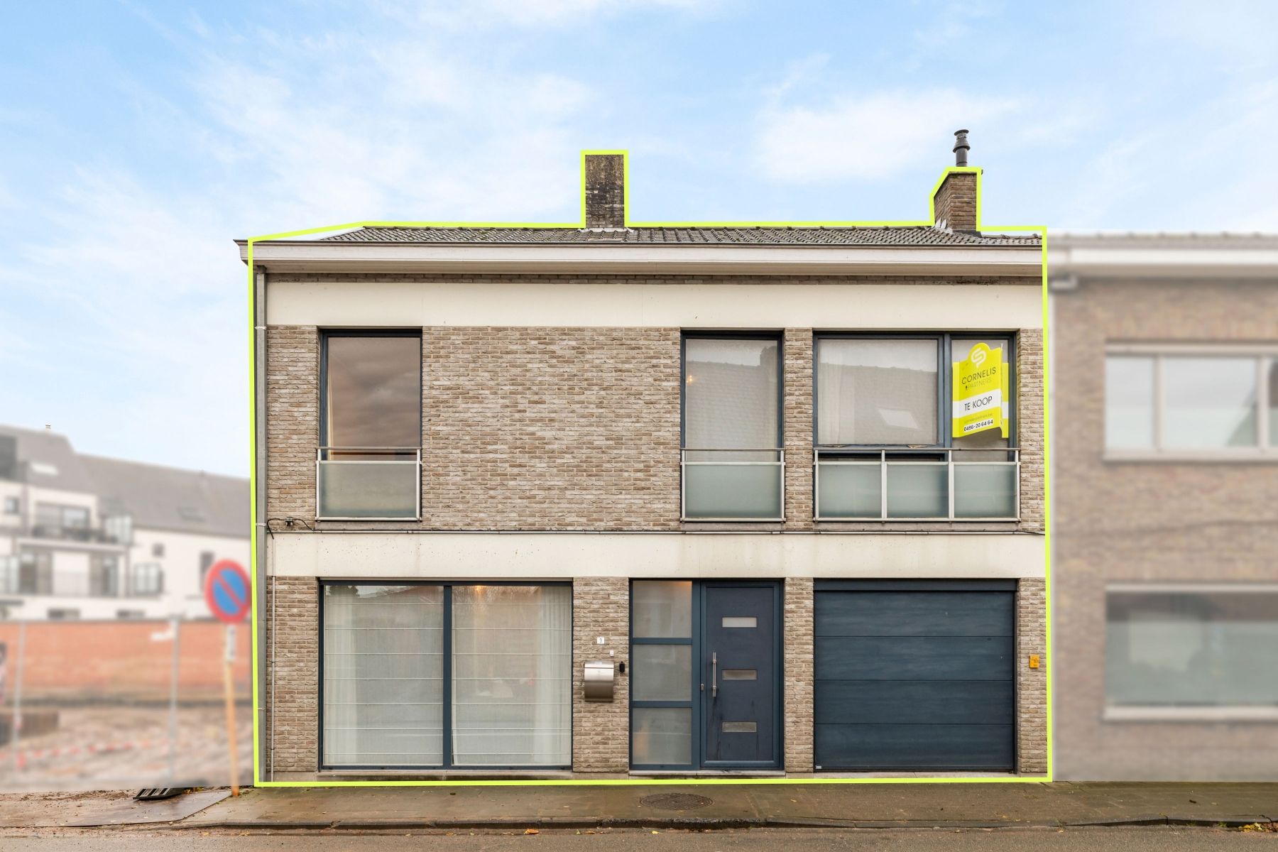 Hoofdfoto van de publicatie: Deels te renoveren woning met vier slaapkamers en garage