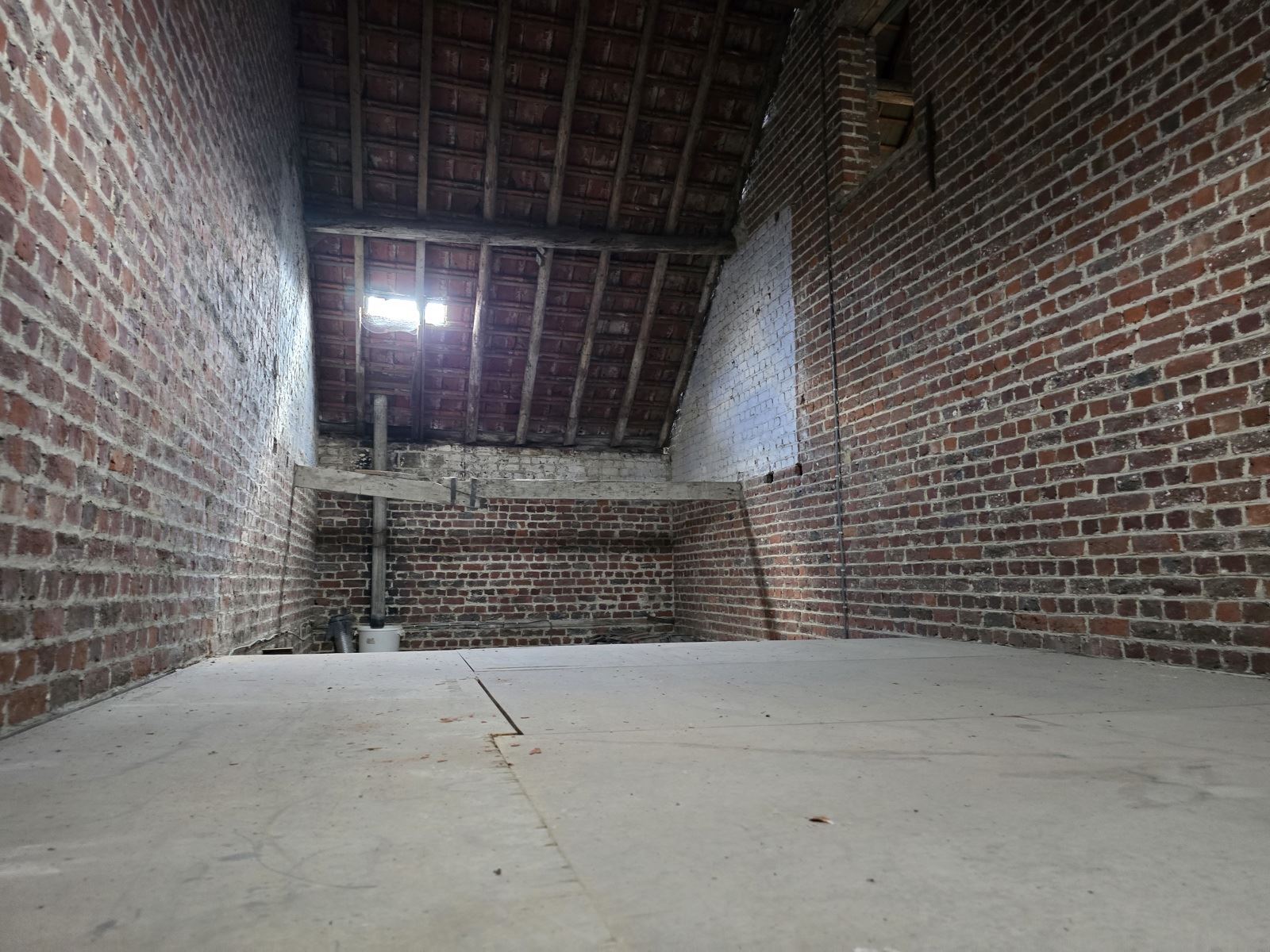 Te renoveren woning met groot potentieel foto 22