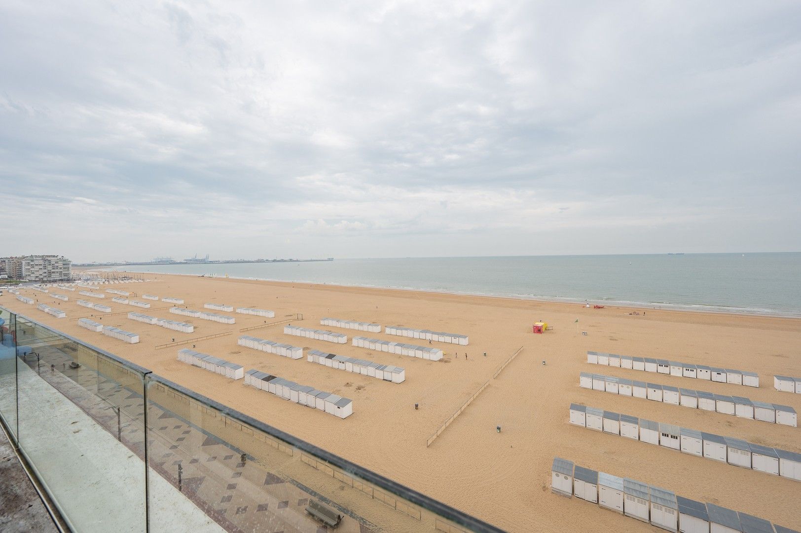 Prachtig hoekappartement met façade van 7m en terras met adembenemend zicht op de Zeedijk in Duinbergen foto 31