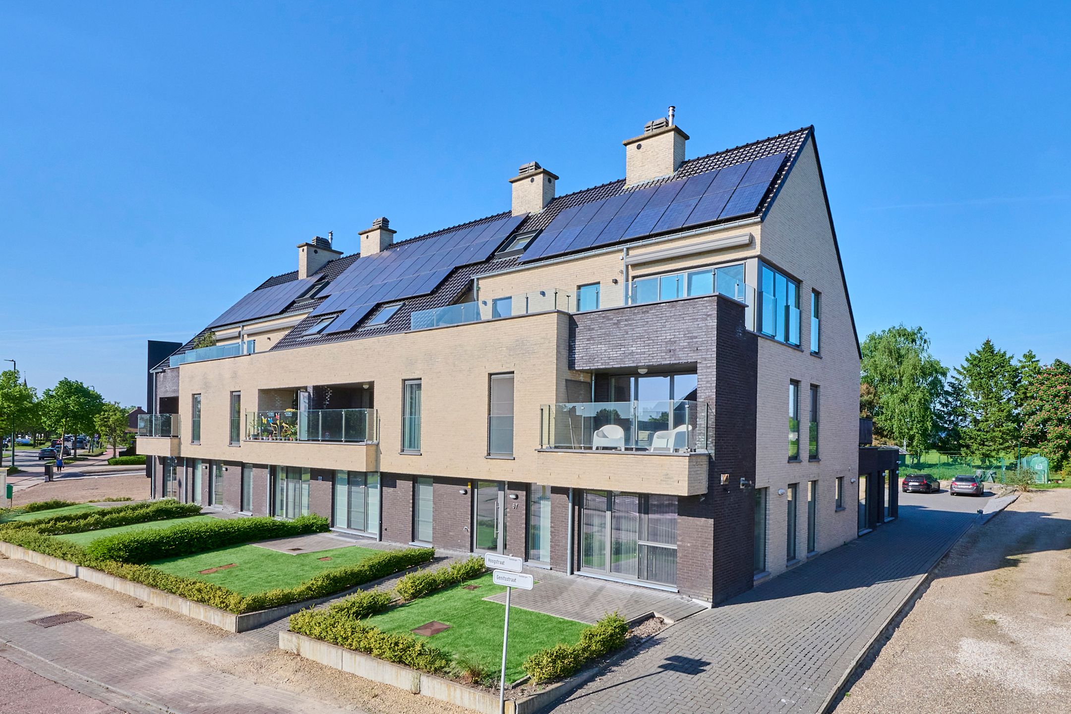 ZEER RUIM EN HOOGWAARDIG AFGWERKT APPARTEMENT IN HET CENTRUM foto 15