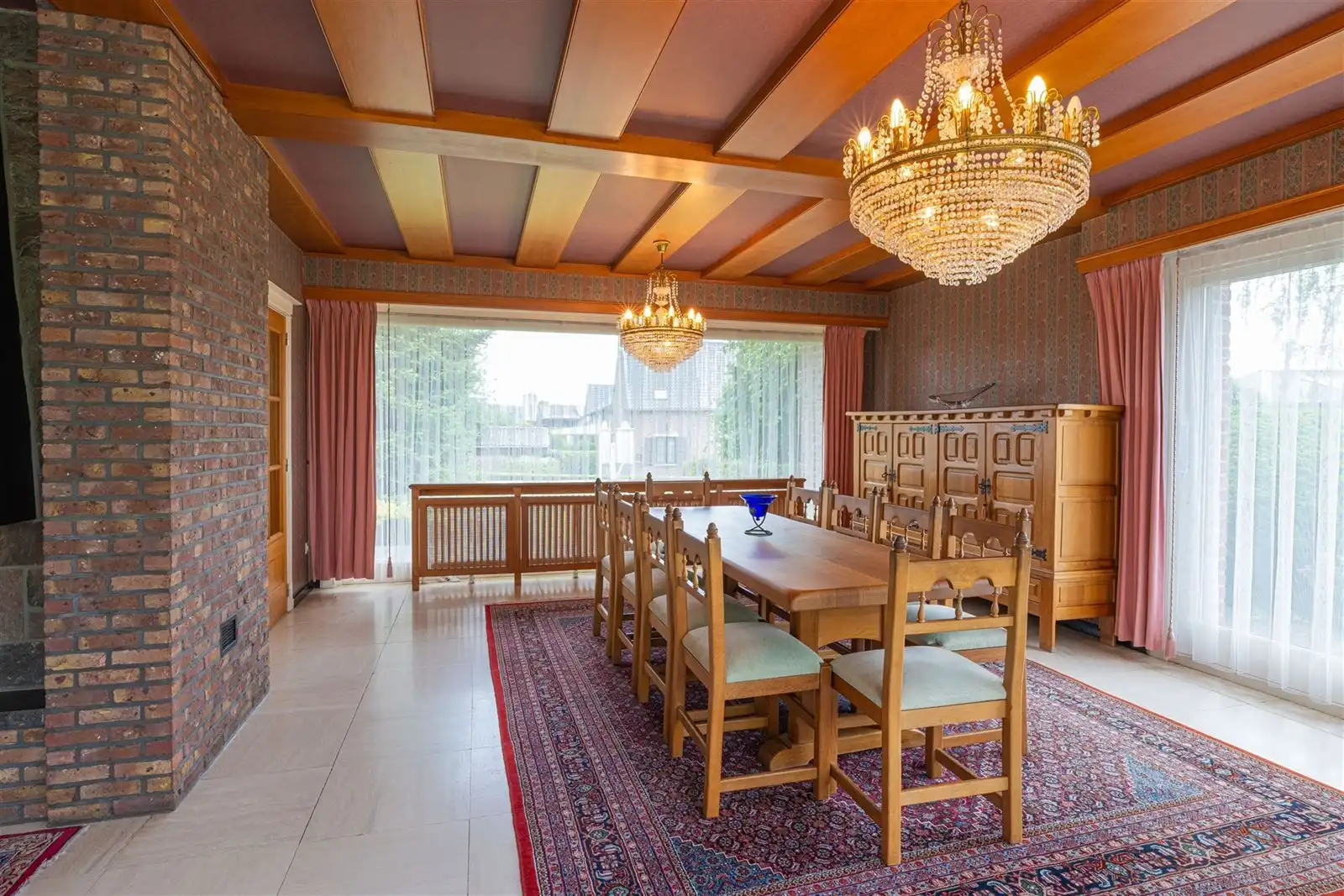 Ruime op te frissen split level villa met grote tuin op 23are20 foto 8