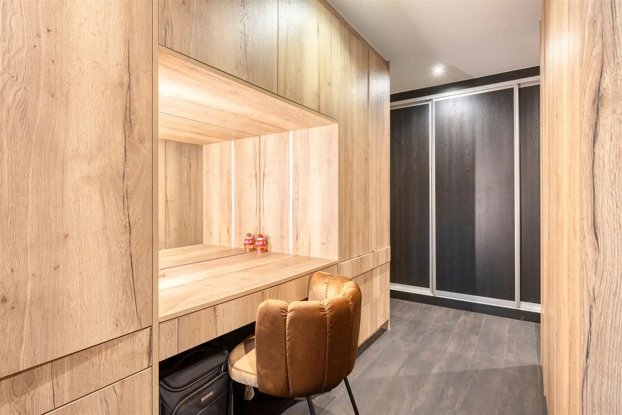 Knappe duo-villa op 8.843 m² in villawijk aan NL-grens. foto 33