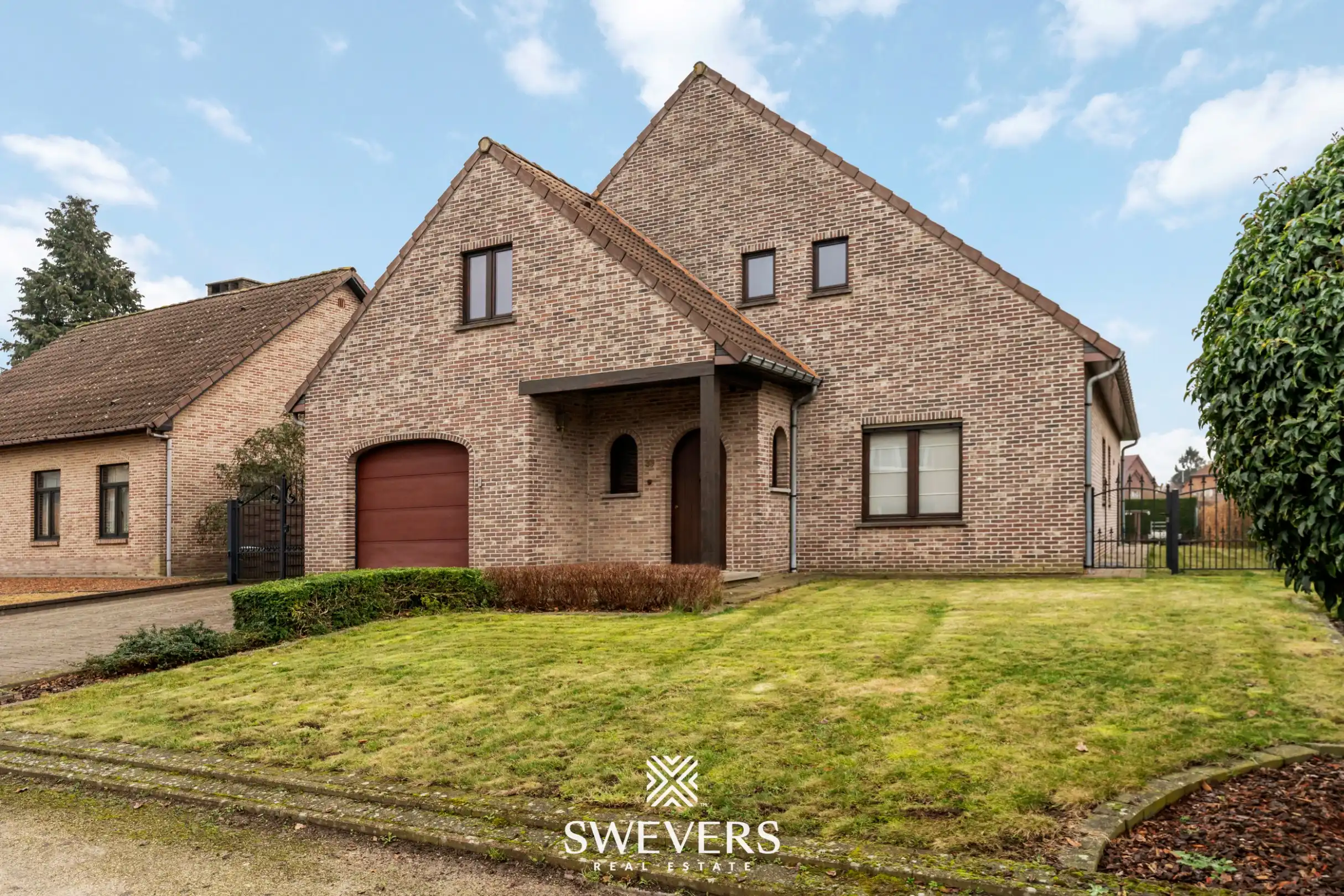 Riante afgewerkte woning met minstens 4 slaapkamers te Beverlo foto {{pictureIndex}}