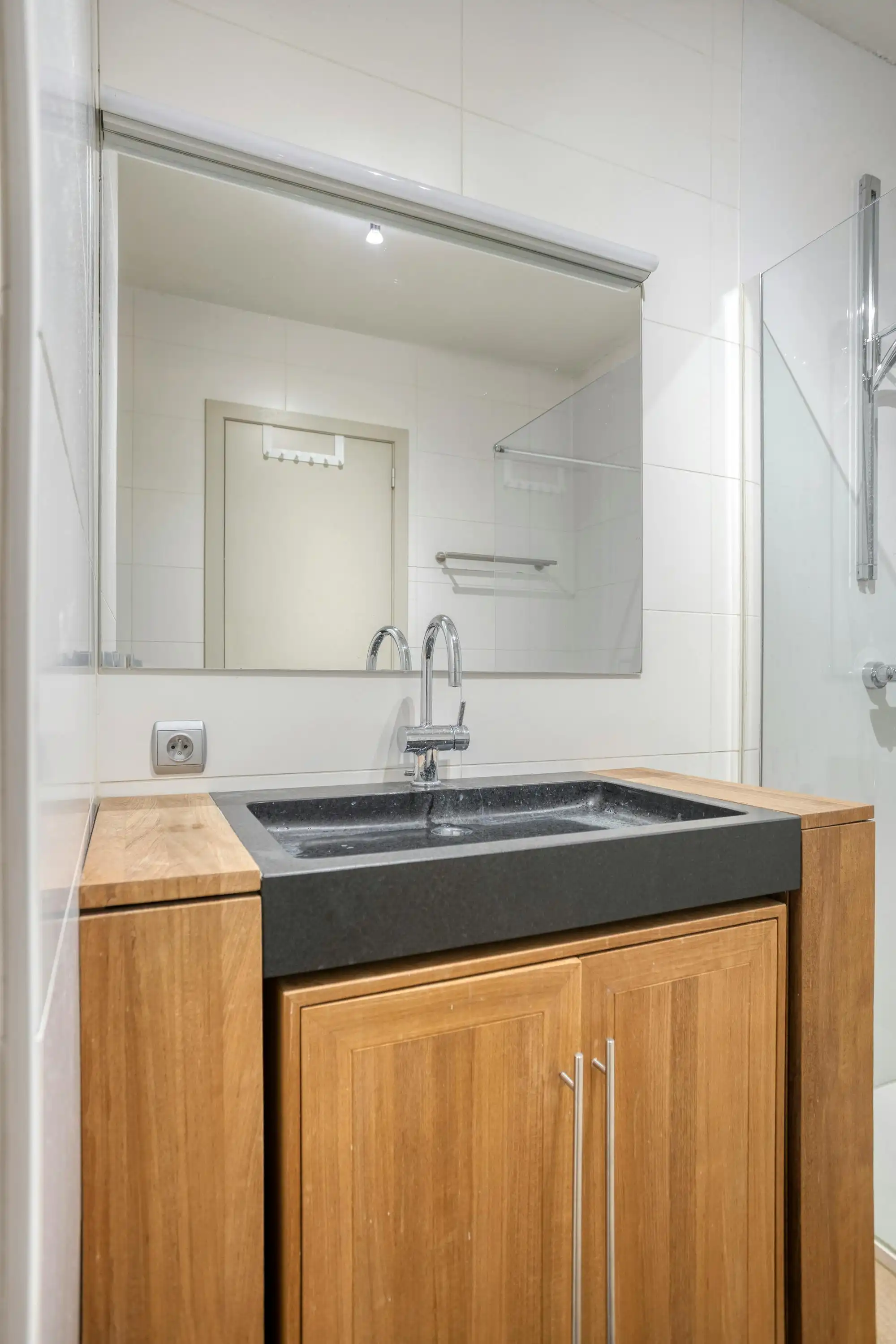 Lichtrijk appartement met terras te koop te Antwerpen Zuid! foto 12