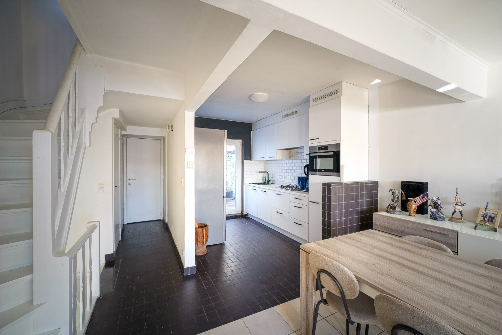 Woning met ruime garage en zicht op de vaart in Bredene foto 5