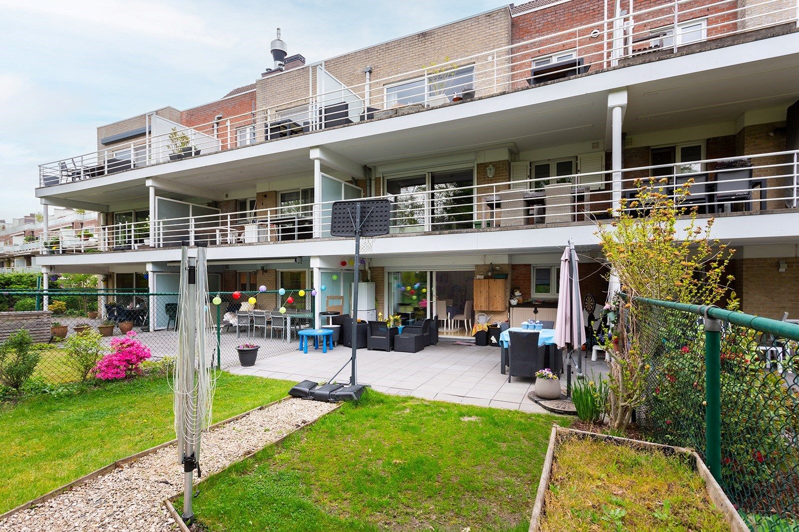 Aangenaam gelijkvloers appartement met groen en open uitzicht! foto 8
