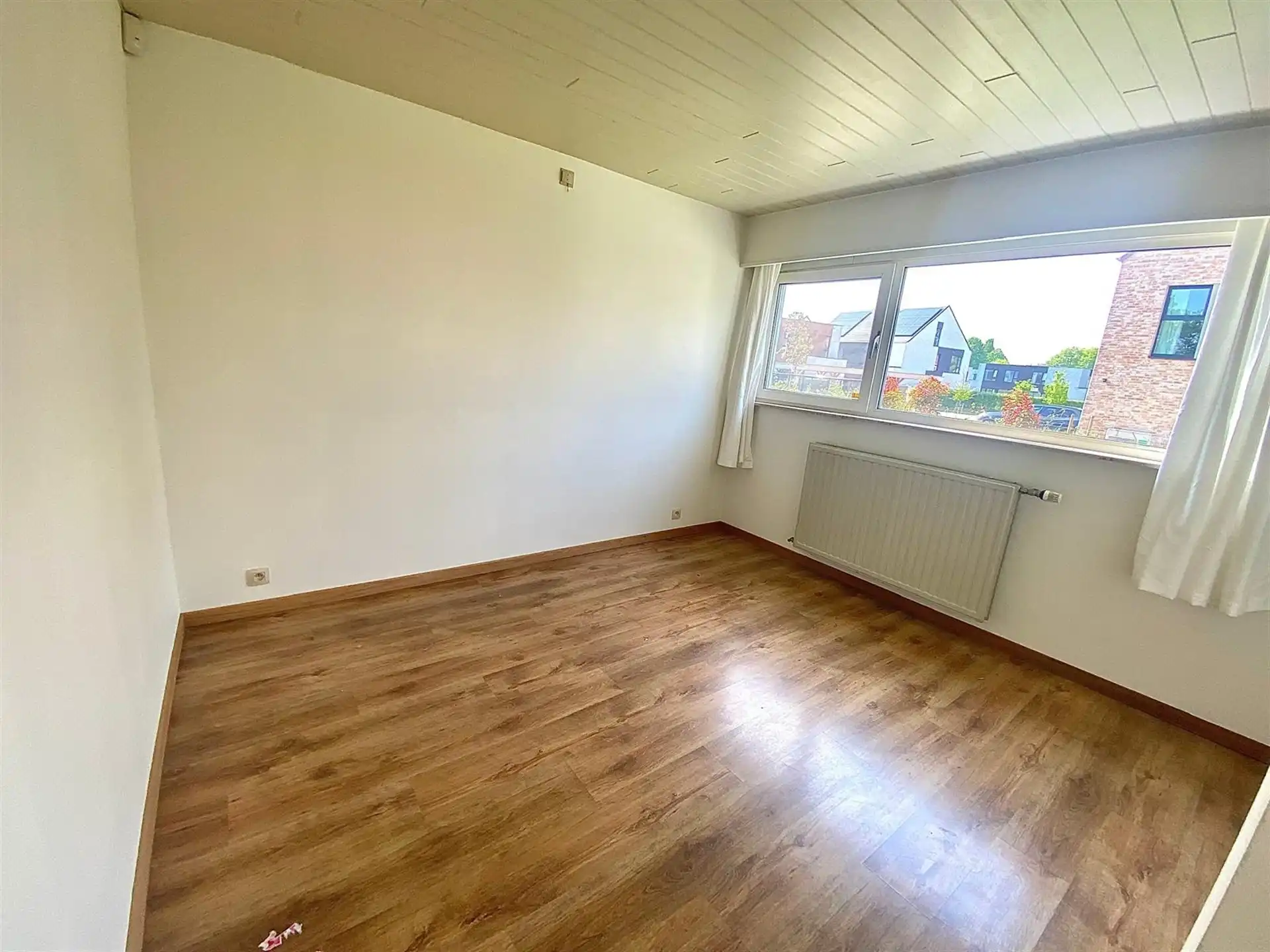 Ruime bungalow met twee slaapkamers en grote tuin foto 17