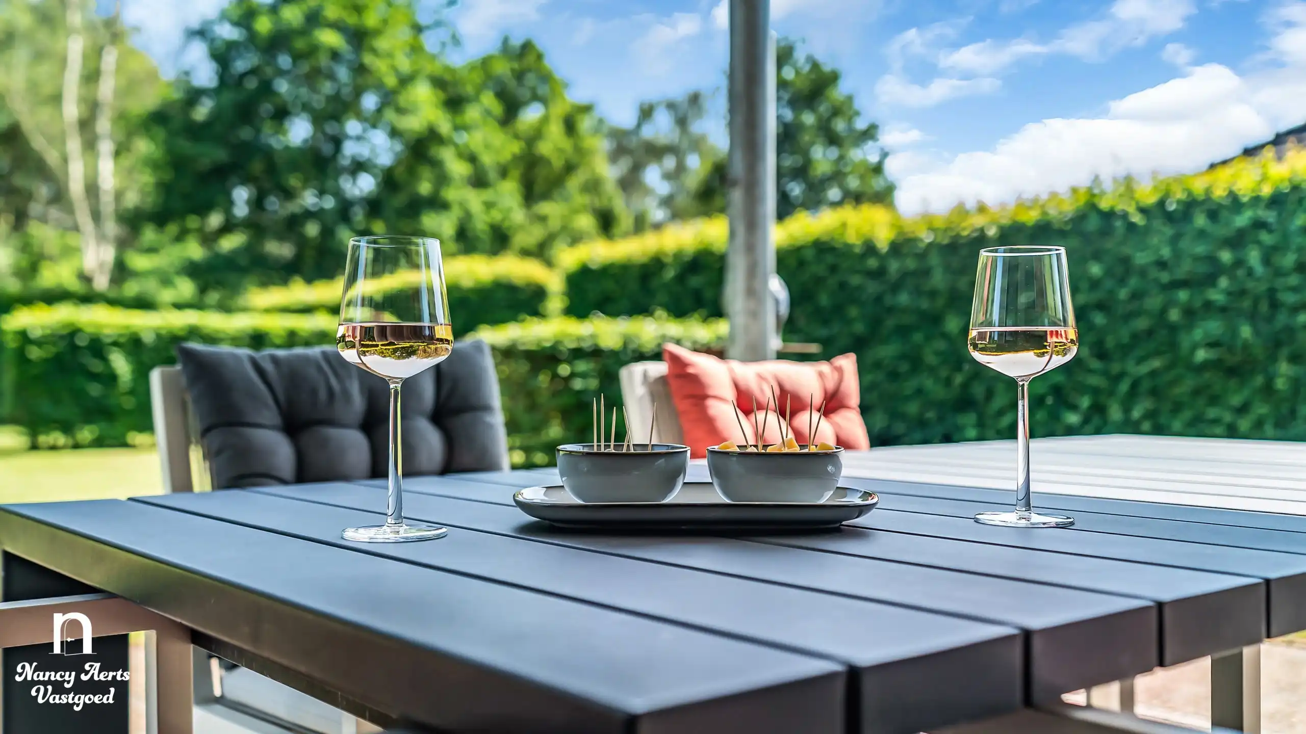 Luxe villa met karakter en hedendaags comfort in het groen foto 27