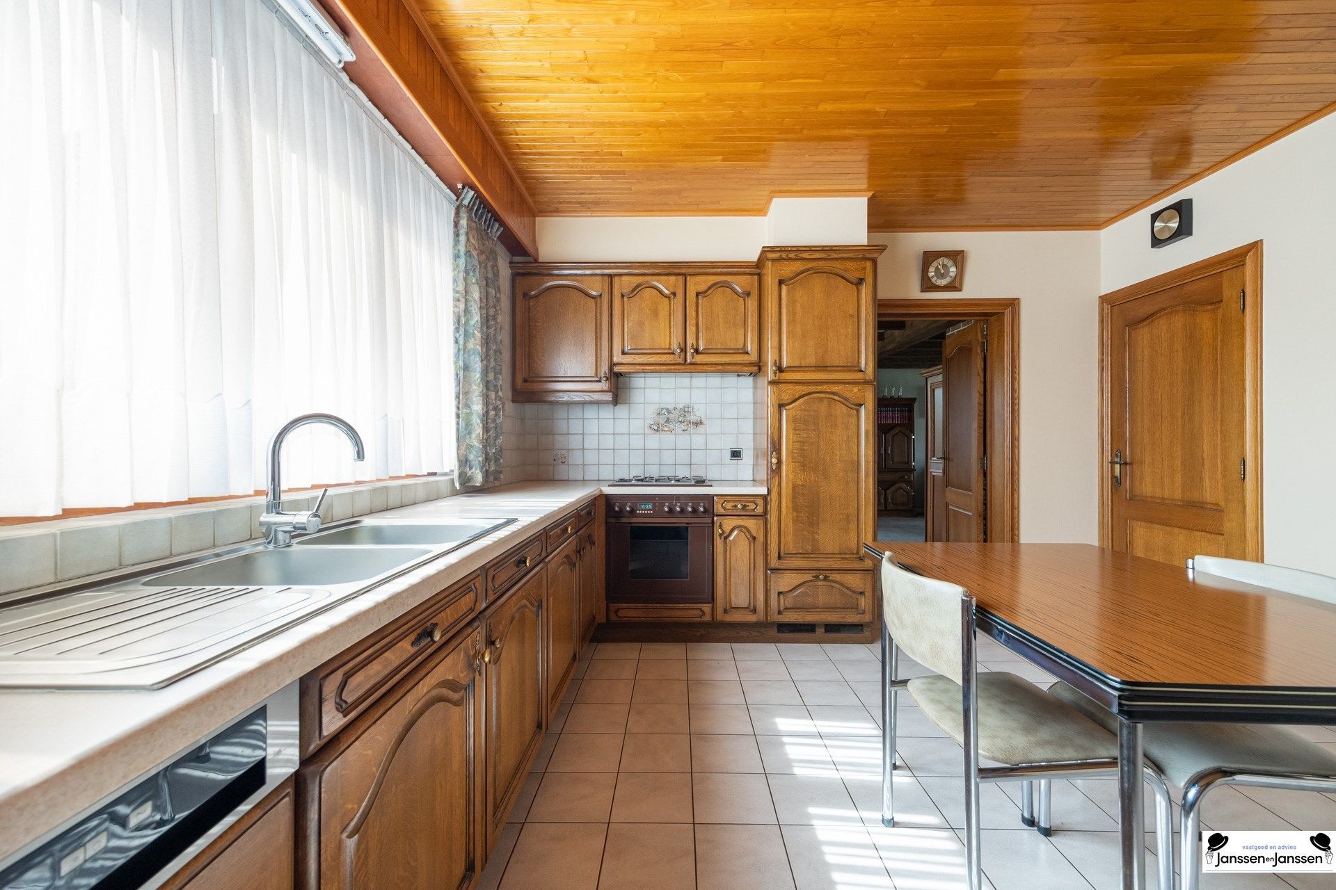 Ruime gezinswoning met 3à4 slaapkamers, kelder op een centrale locatie! foto 10