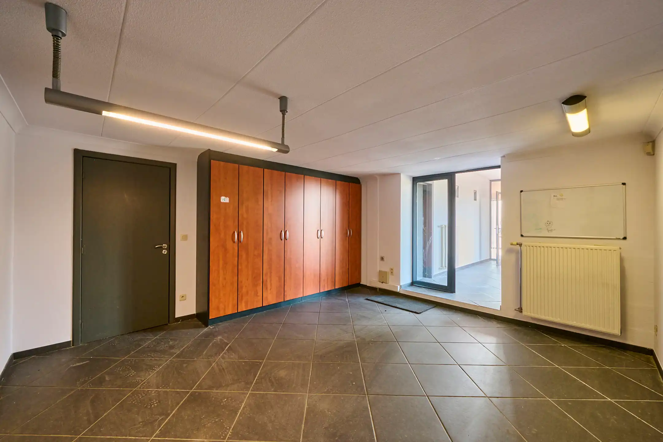 BEDRIJFSGEBOUW MET APPARTEMENT TE HUUR ZONHOVEN foto 8