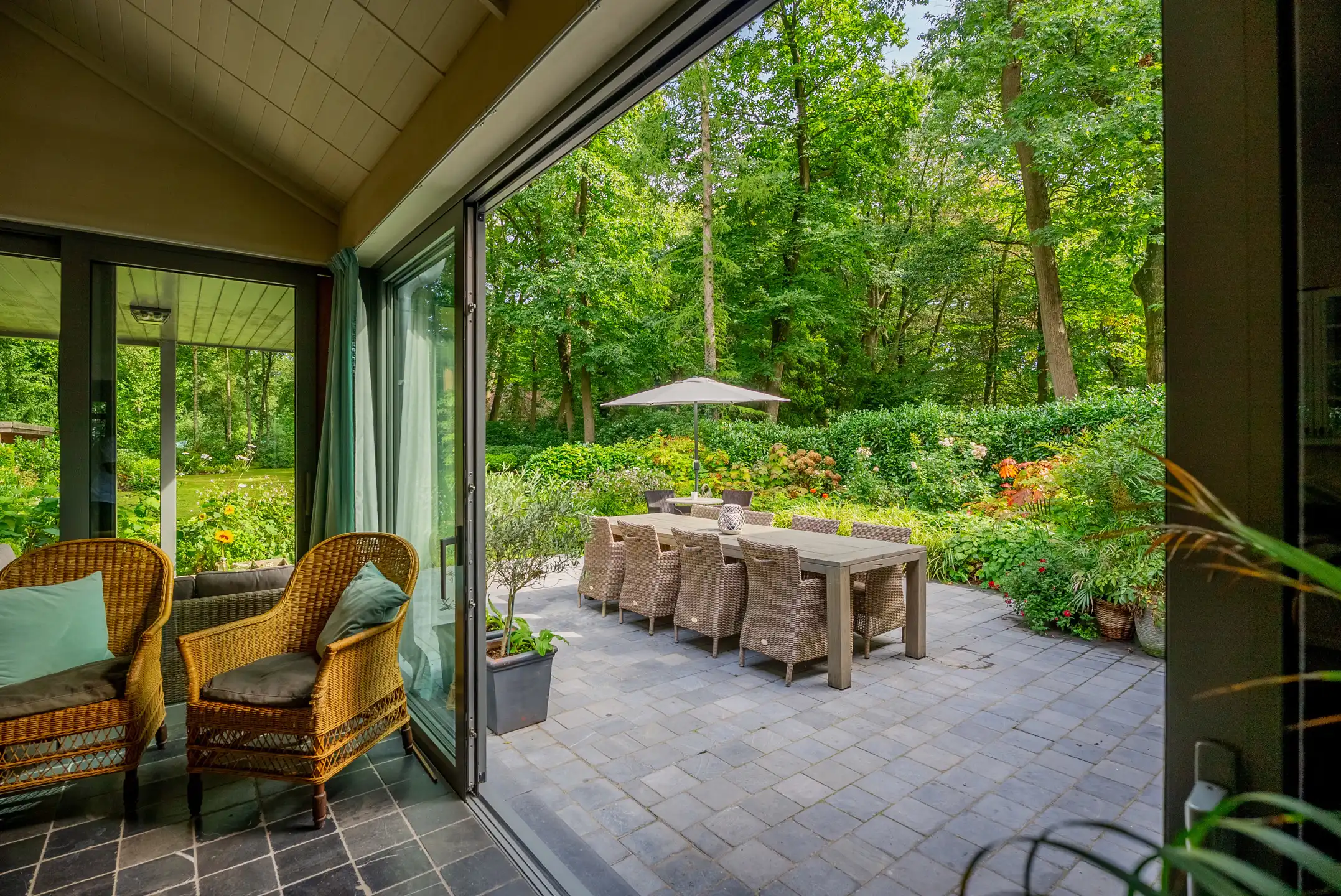 Prestigieuze villa met afzonderlijke woonunit en royale tuin nabij de Kalmthoutse Heide foto 23
