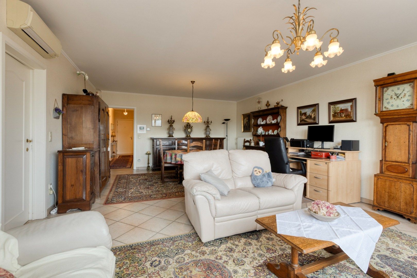 Goed onderhouden en gunstig gelegen app met 2 slpks. foto 3