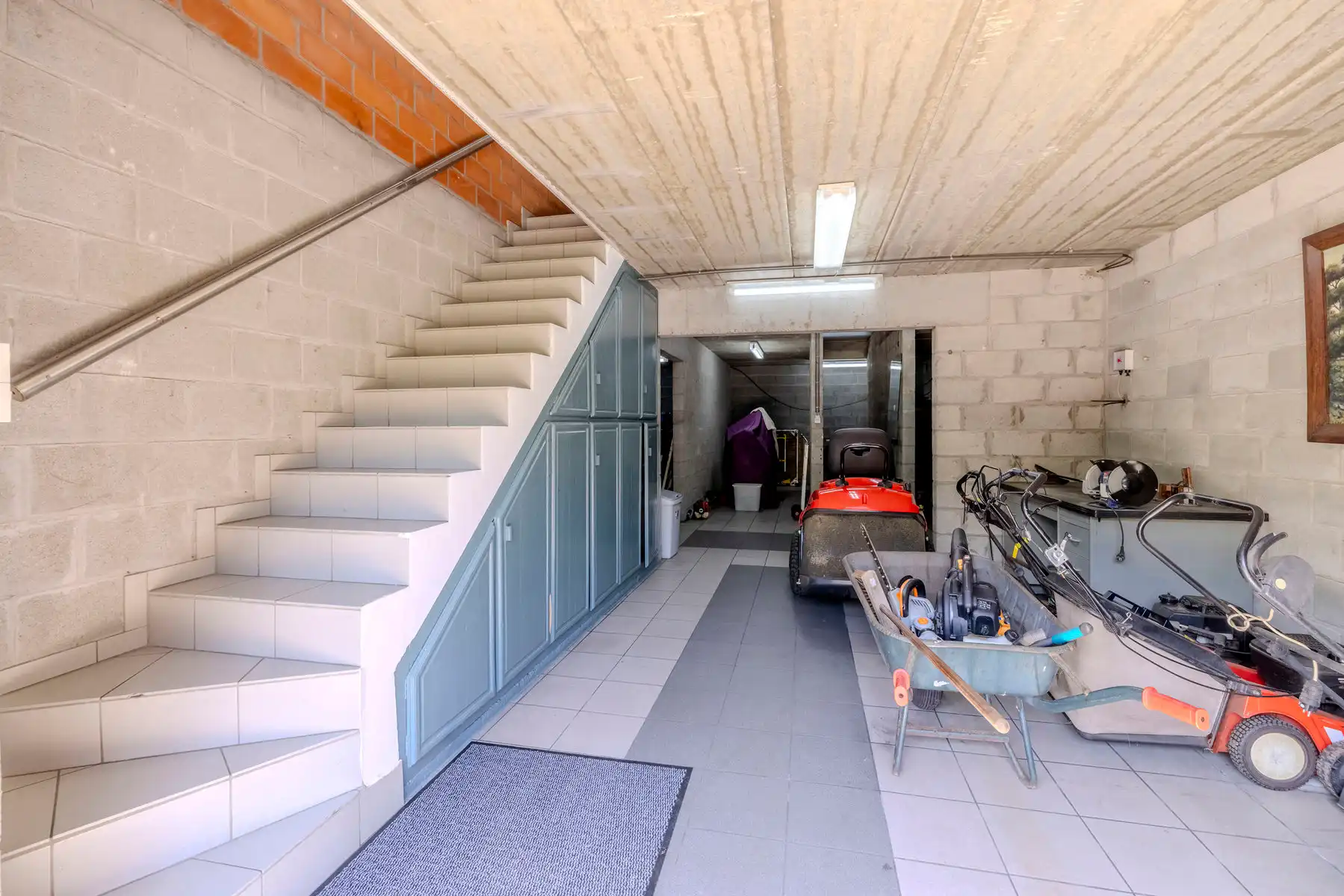 Ruim landhuis op ca. 3010 m² grond met ca. 736 m² bew.opp. foto 39