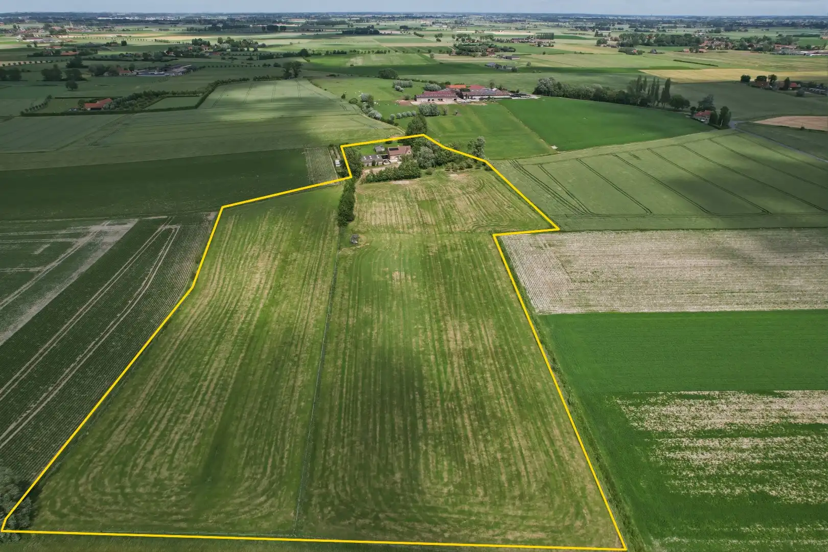Recente open bebouwing (2019) op een perceel van maar liefst 44.888 m² foto 2