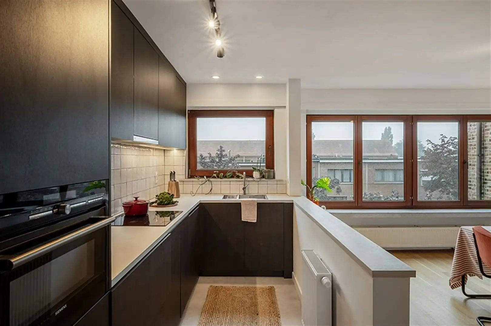 Instapklaar appartement met 2 grote slaapkamers, terras en garagebox foto 8
