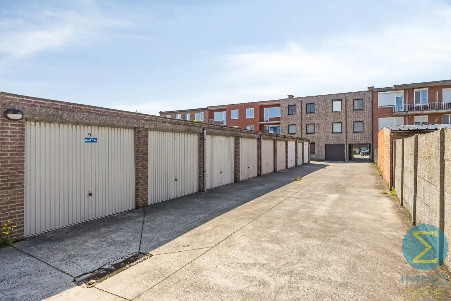 Opbrengsteigendom met 3 verhuurde appartementen en garages foto 3