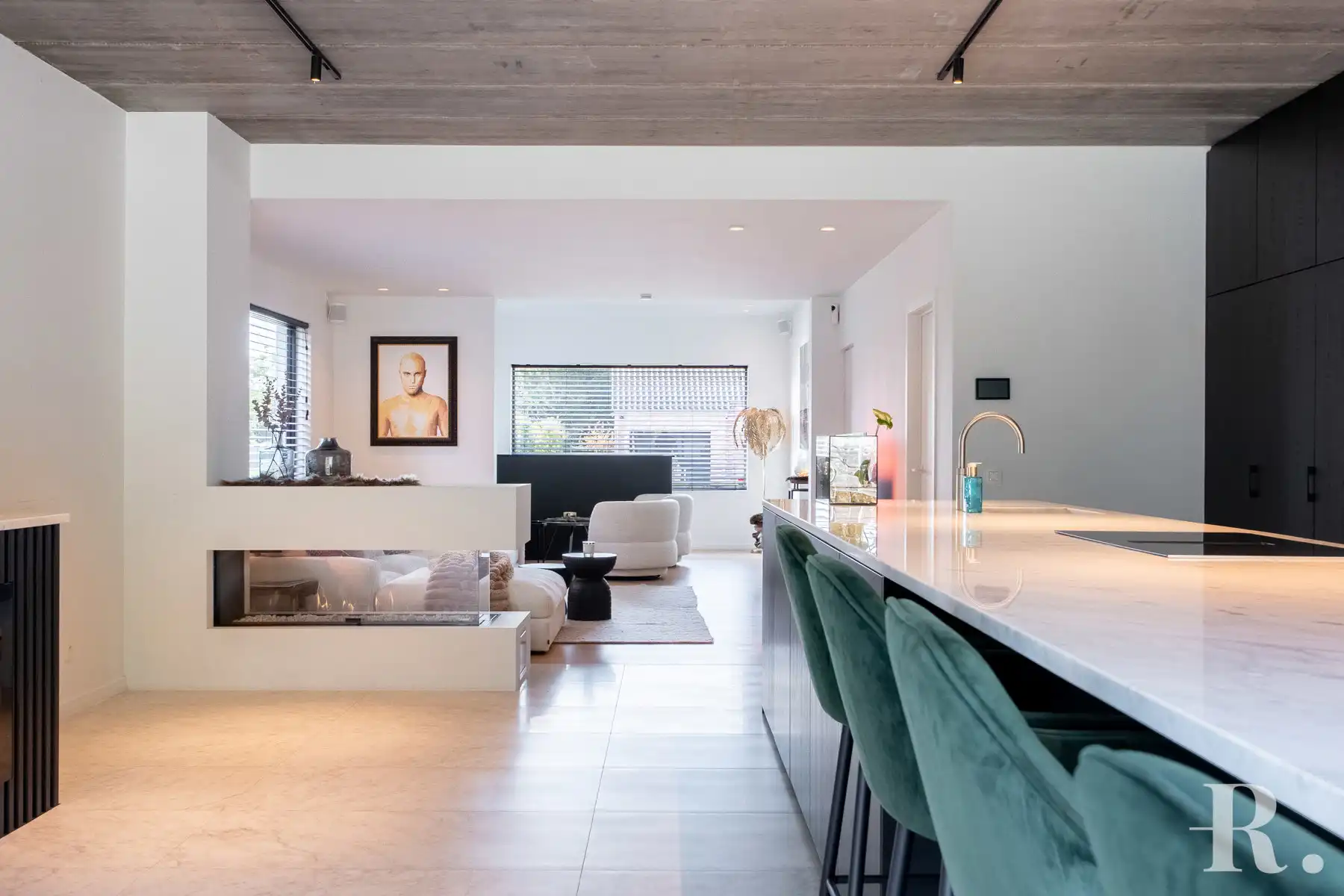 Instapklare woning met alle luxe en zwembad op goede locatie foto 8