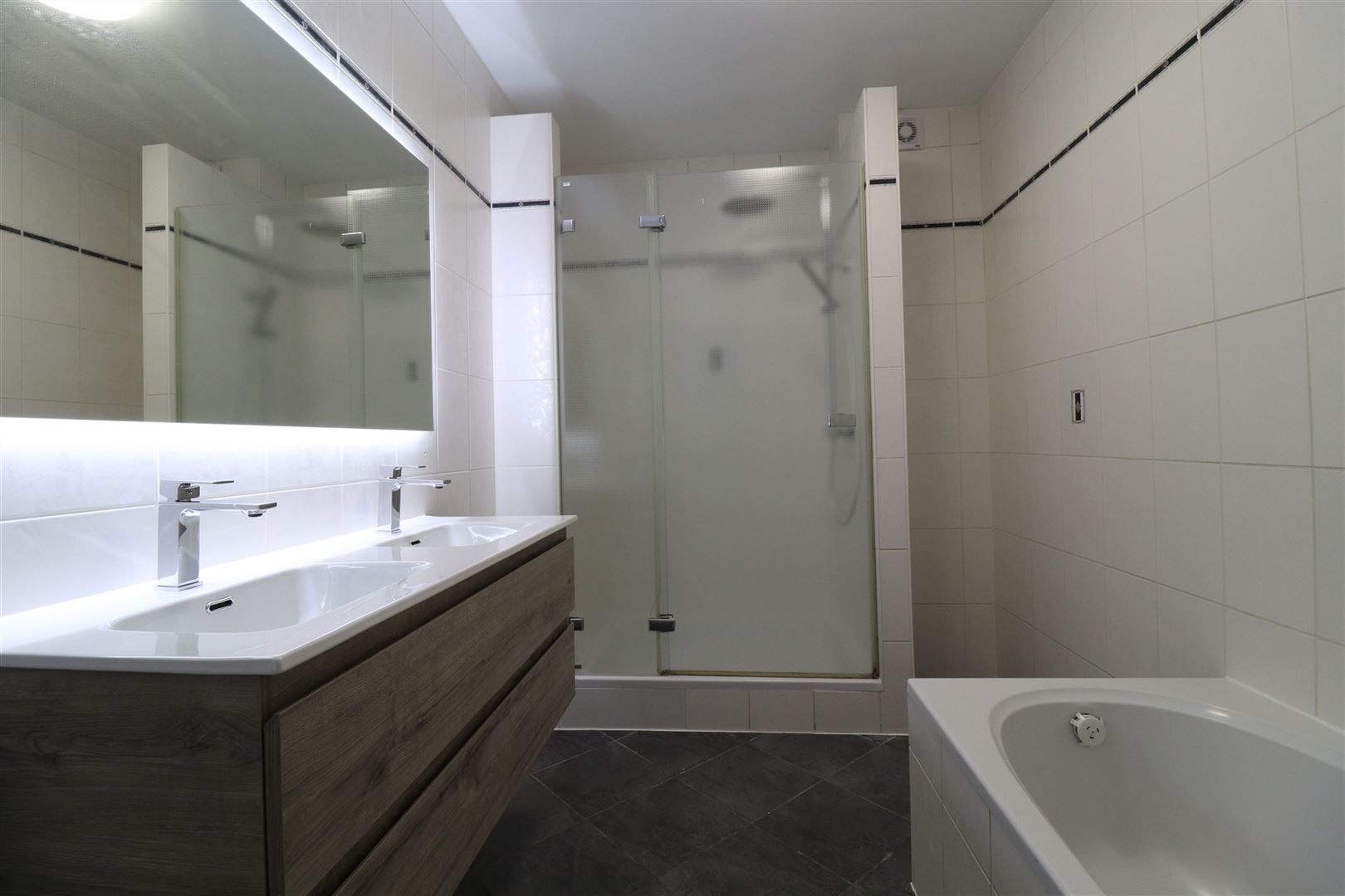 Ruim appartement met 3 slaapkamers en 2 terrassen  foto 10