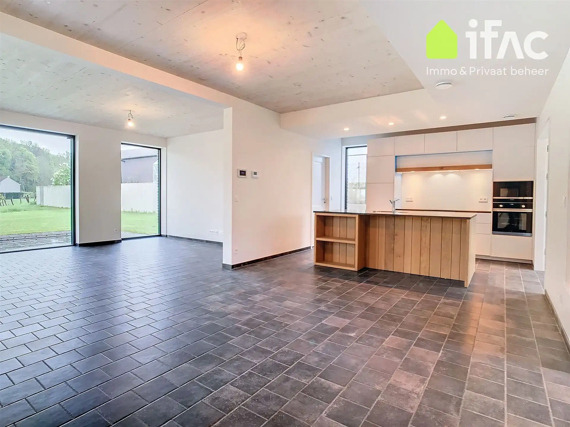 Villa met 4 slaapkamers, 2 badkamers en een grote tuin foto 10