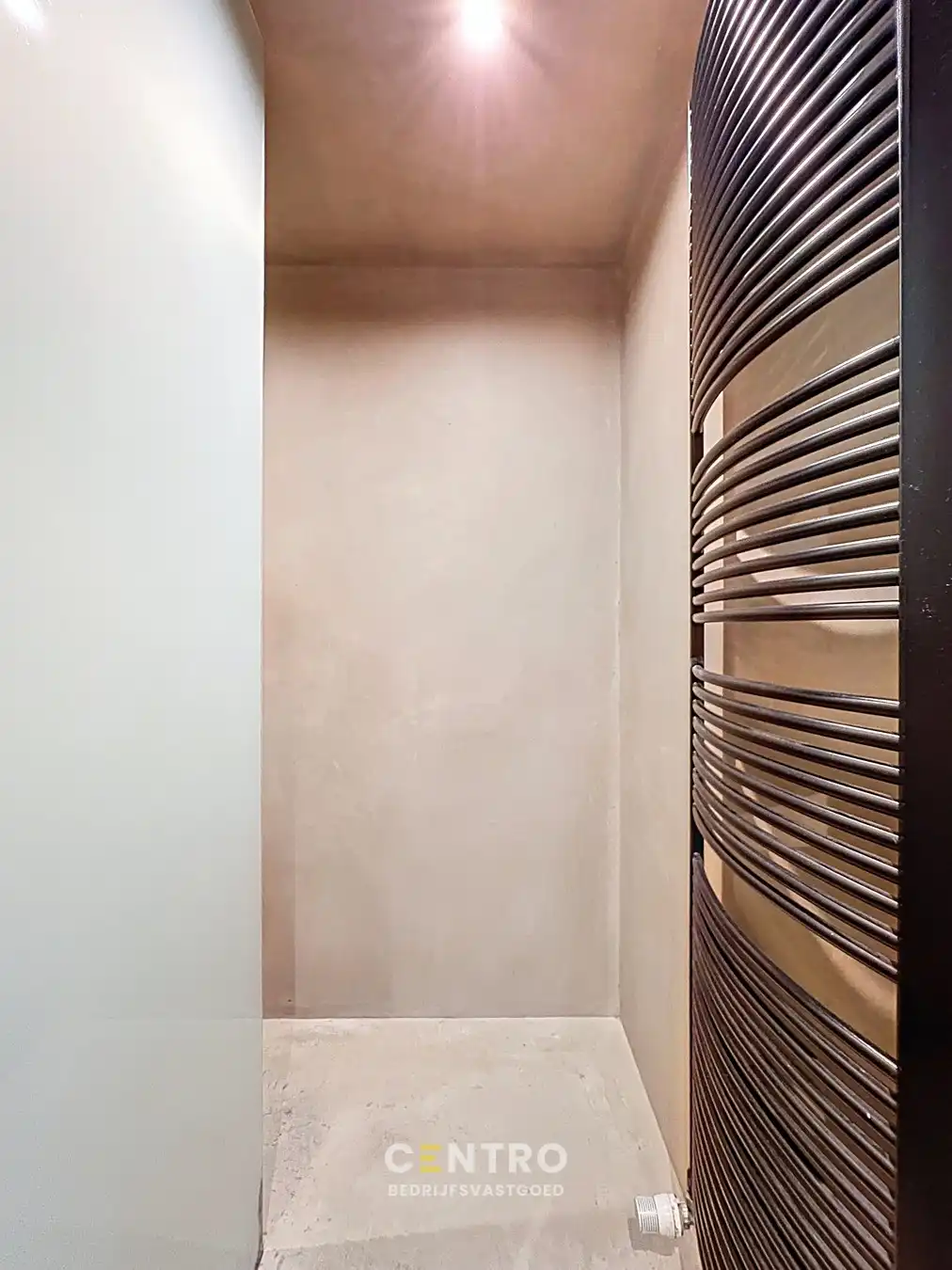 Luxueuze woning (4 slpks) + ruime showroom (of winkel, praktijkruimte, diensten, vrij beroep,...) met kantoor te Hooglede! foto 21