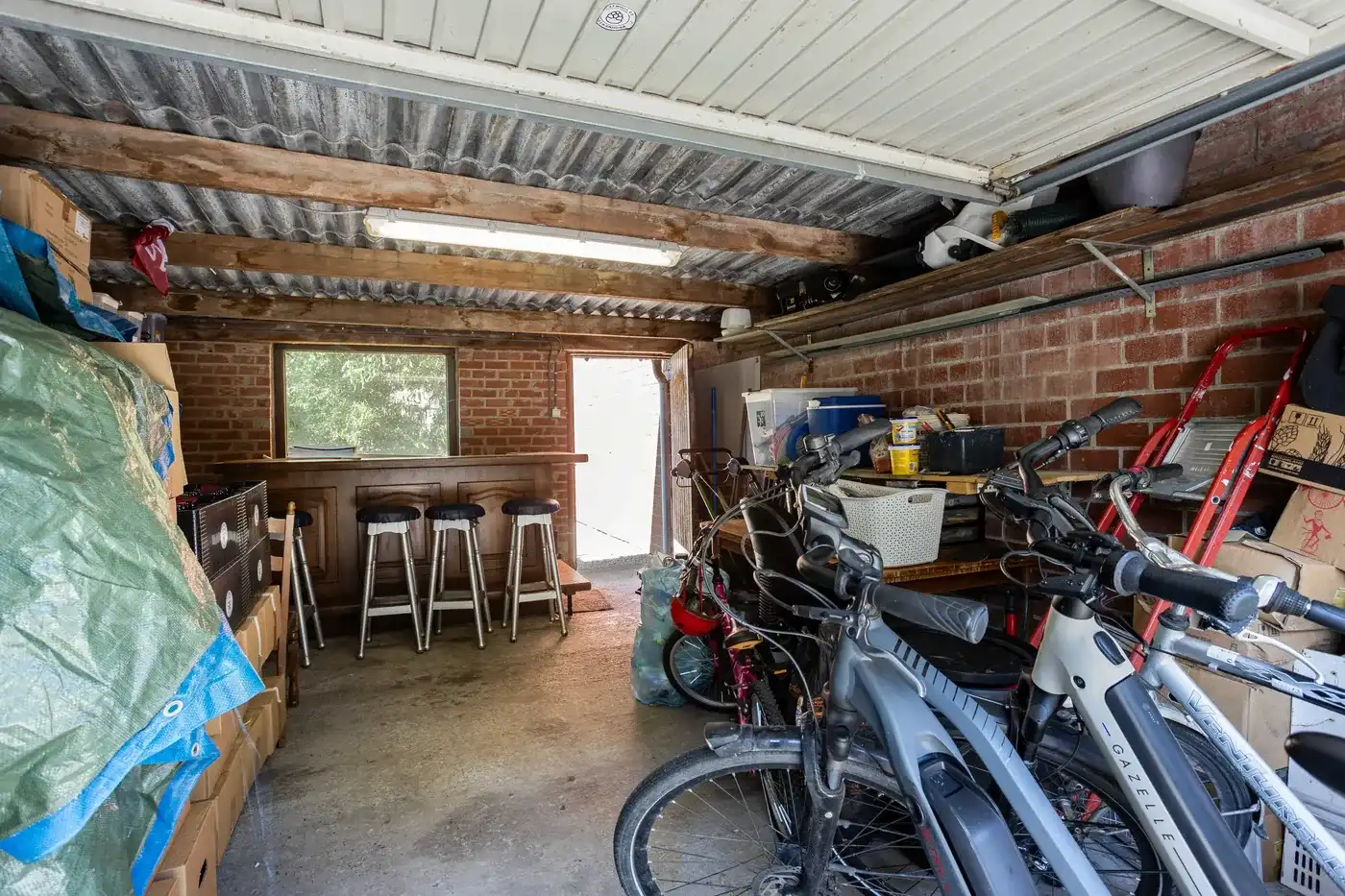 Licht op te frissen woning met goede ligging in Zwevegem foto 15