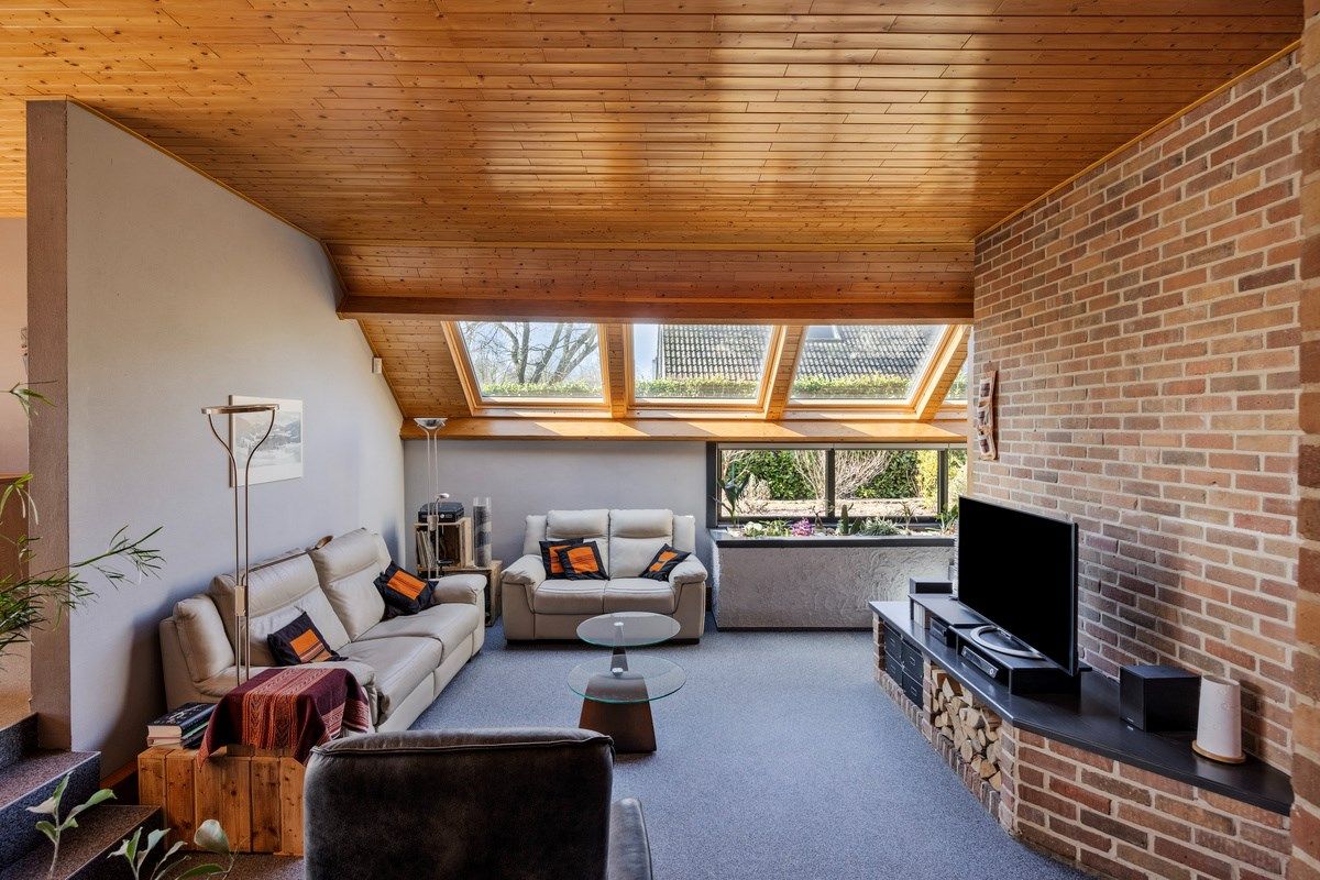 Goed onderhouden ruim ingedeelde woning op 11.725 m². foto 11