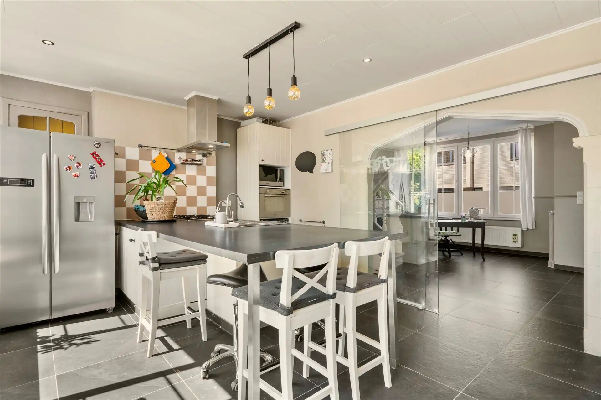 Ruime woning met multifunctioneel bijgebouw en grote tuin foto 12