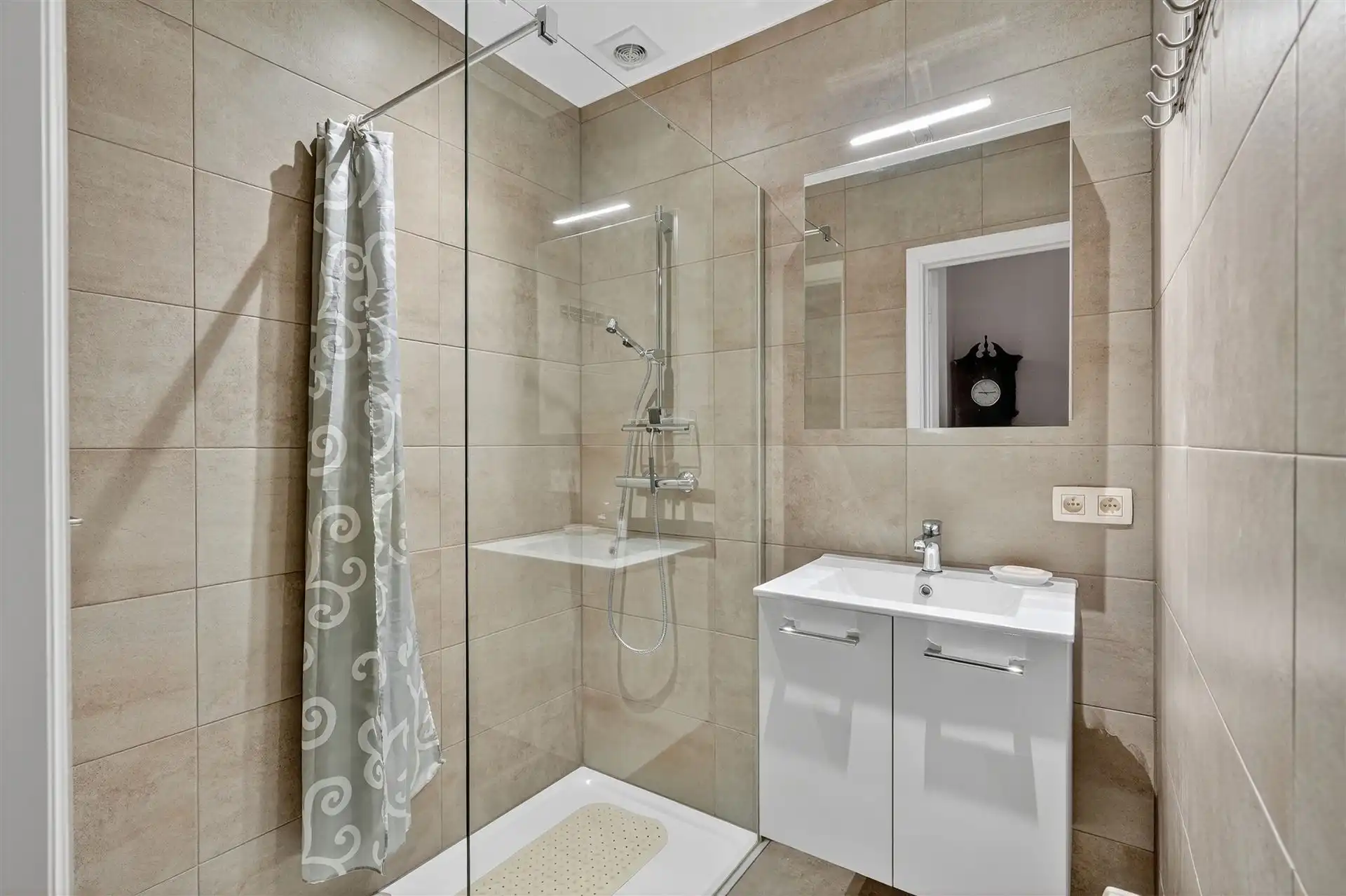 GERENOVEERD / RUGZIJDE ZEEDIJK foto 21