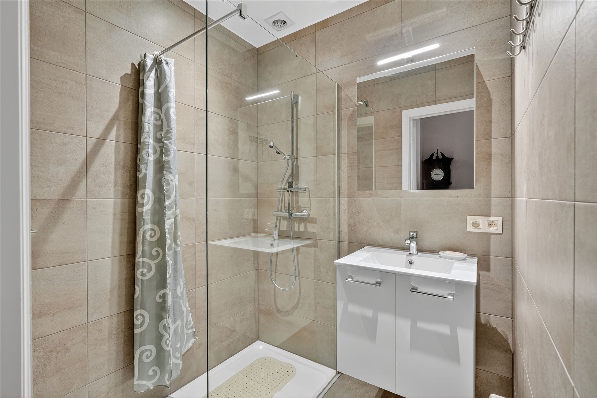 GERENOVEERD / RUGZIJDE ZEEDIJK foto 21