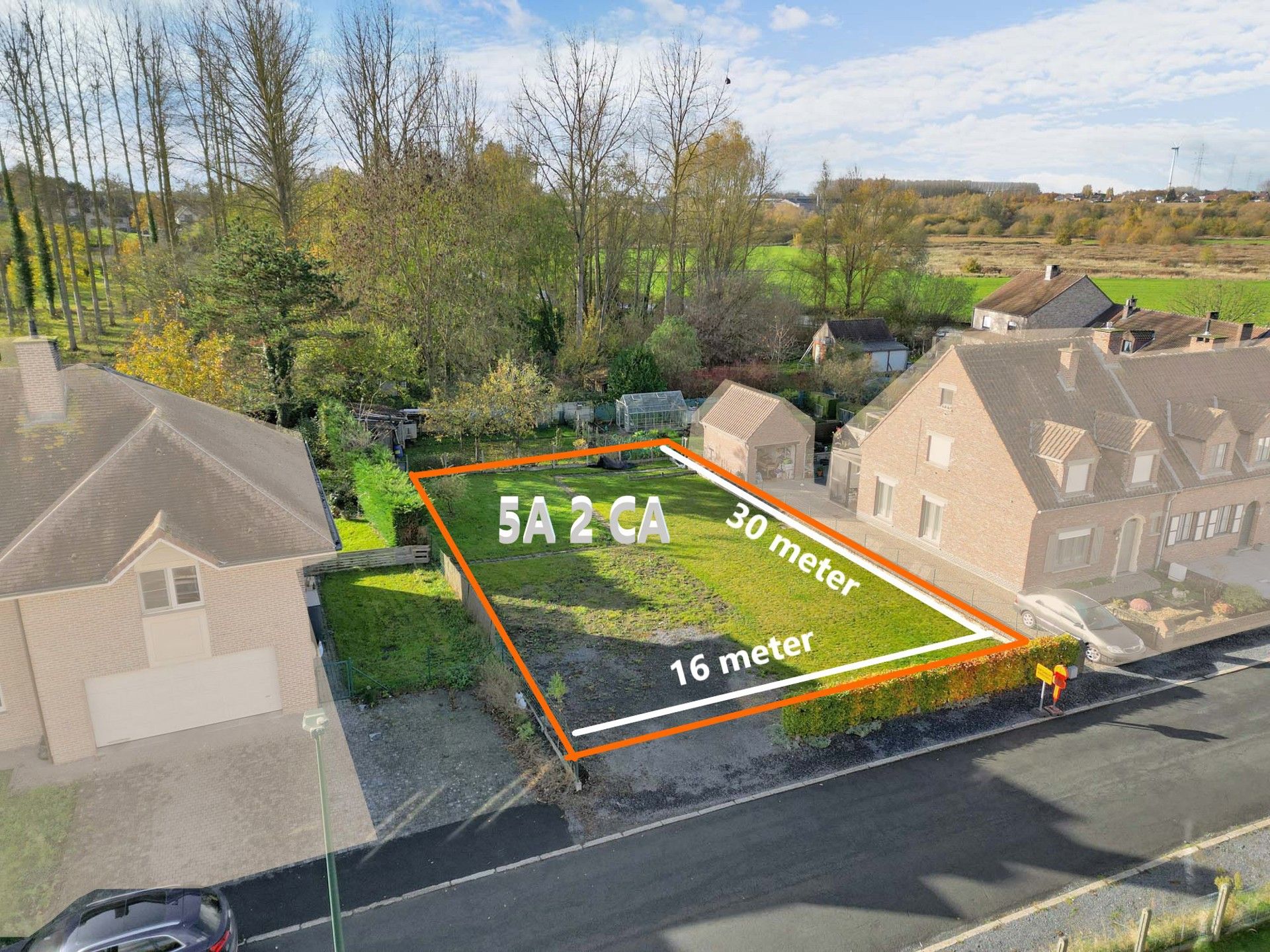 Perceel voor open bebouwing van 5a 02ca met rustige ligging! foto {{pictureIndex}}