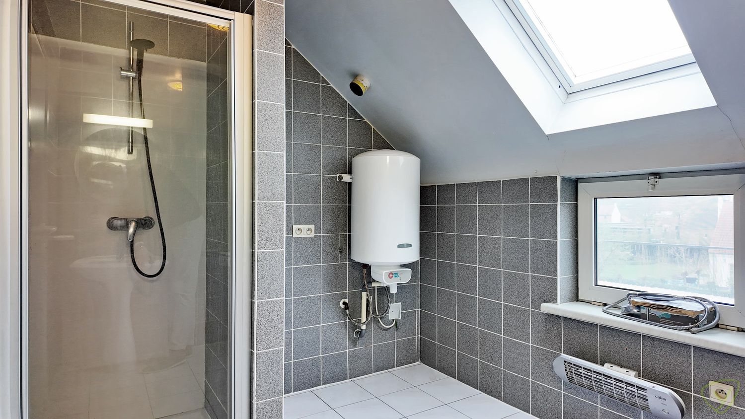 Ruime en lichtrijke duplex op een rustige locatie in Bassevelde! foto 9