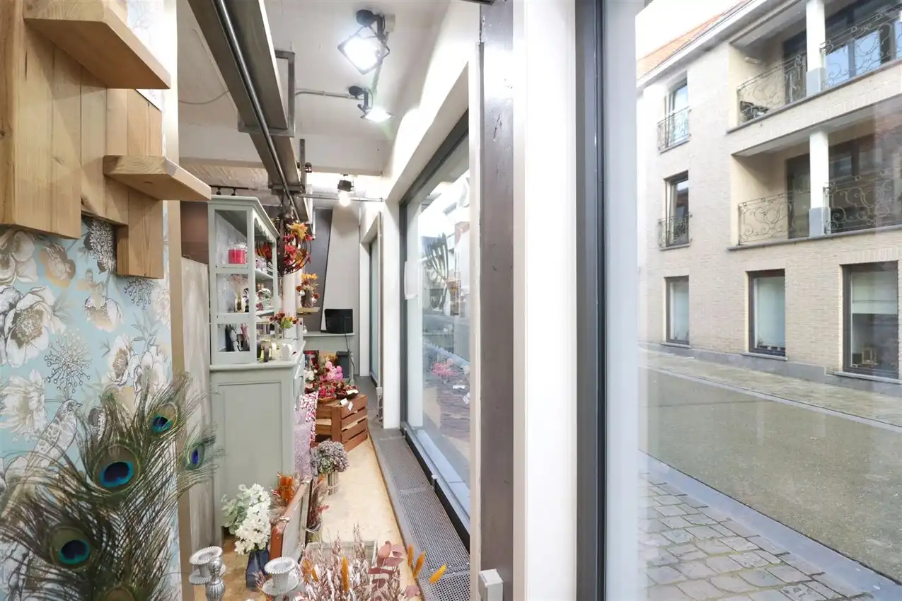 handelszaak met hoge zichtbaarheid en mooie etalage  foto 12